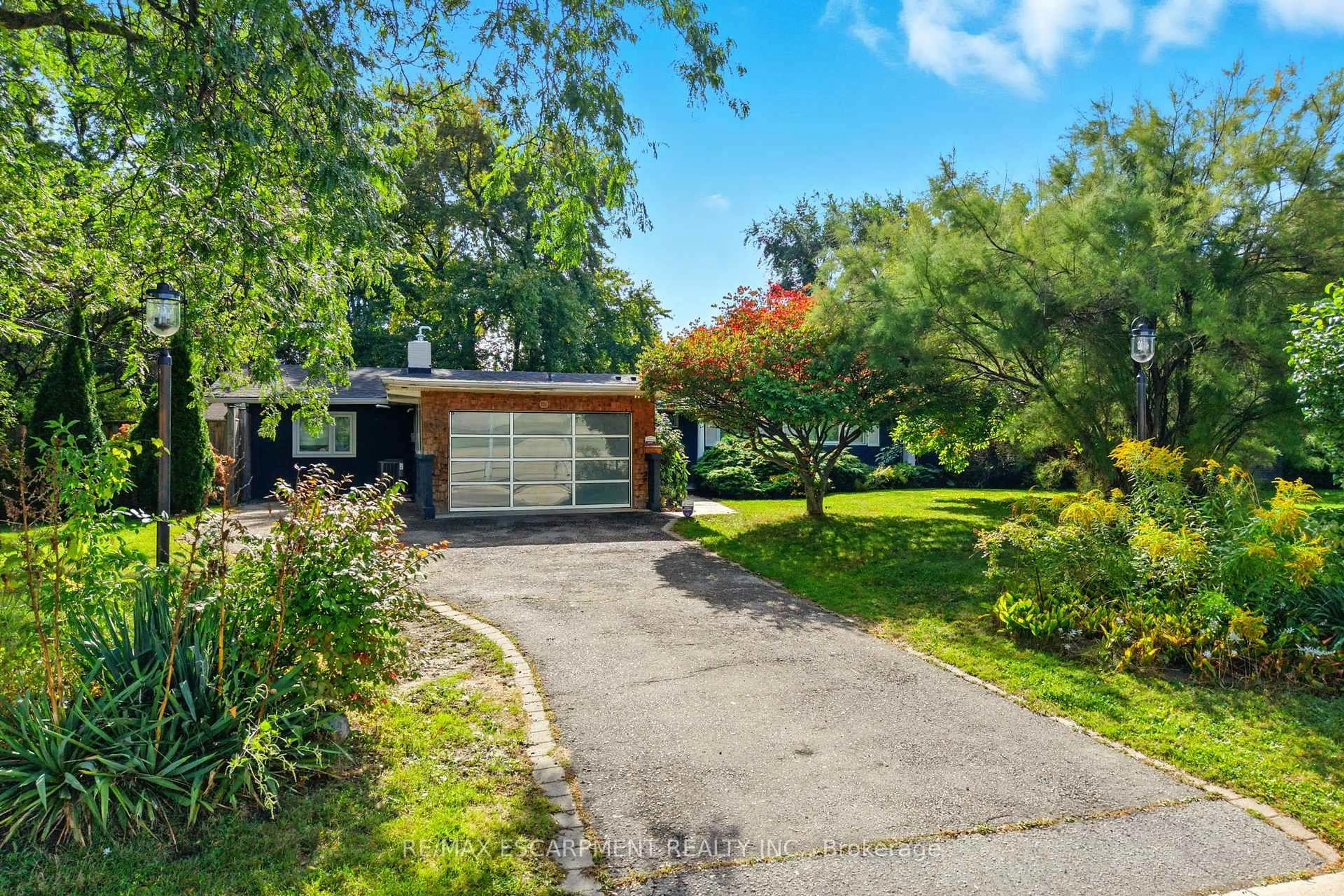 Unknown for 230 South Service Rd, Mississauga Ontario L5G 2S1