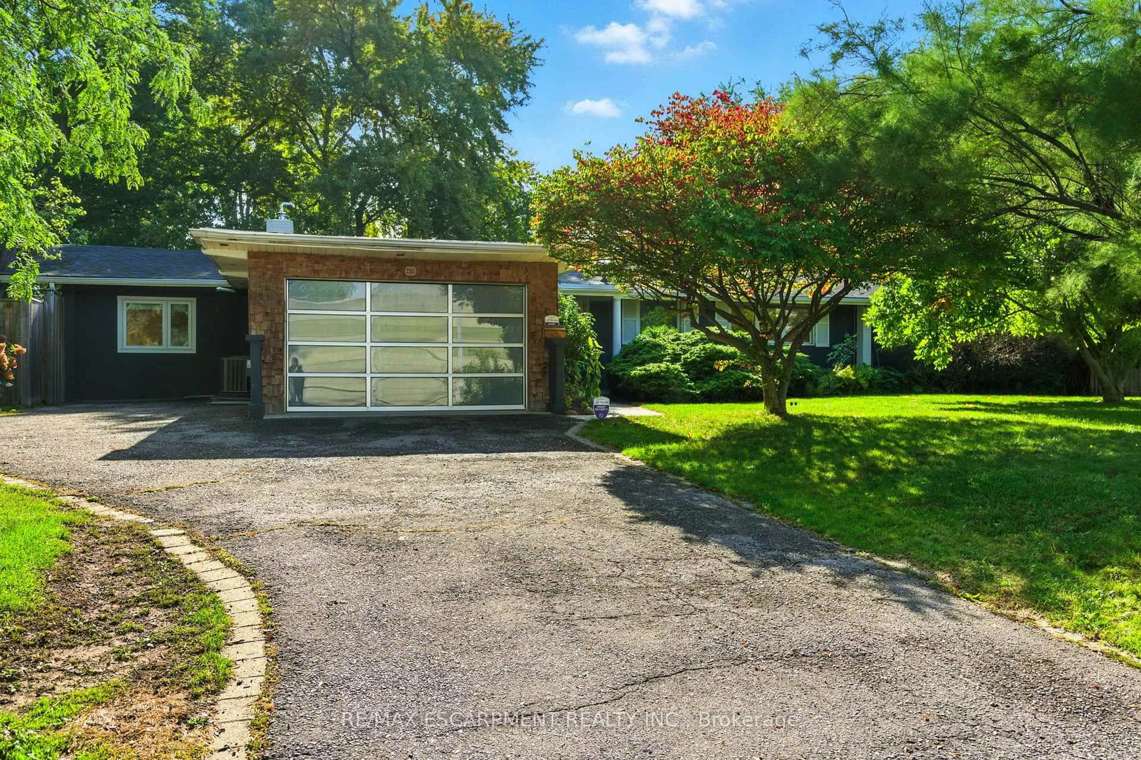 Unknown for 230 South Service Rd, Mississauga Ontario L5G 2S1