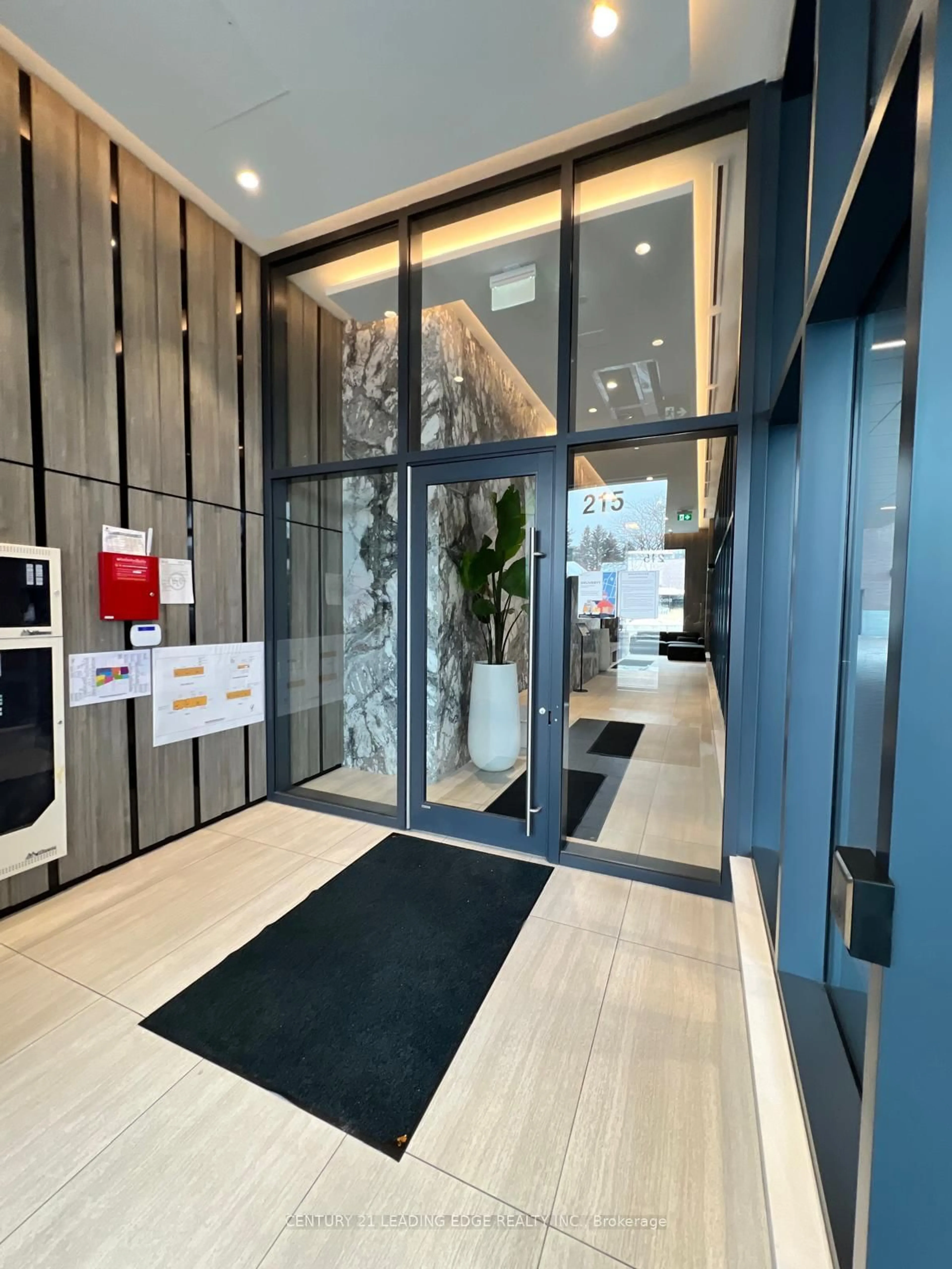 Indoor foyer for 215 Lakeshore Rd #331, Mississauga Ontario L5H 0A7