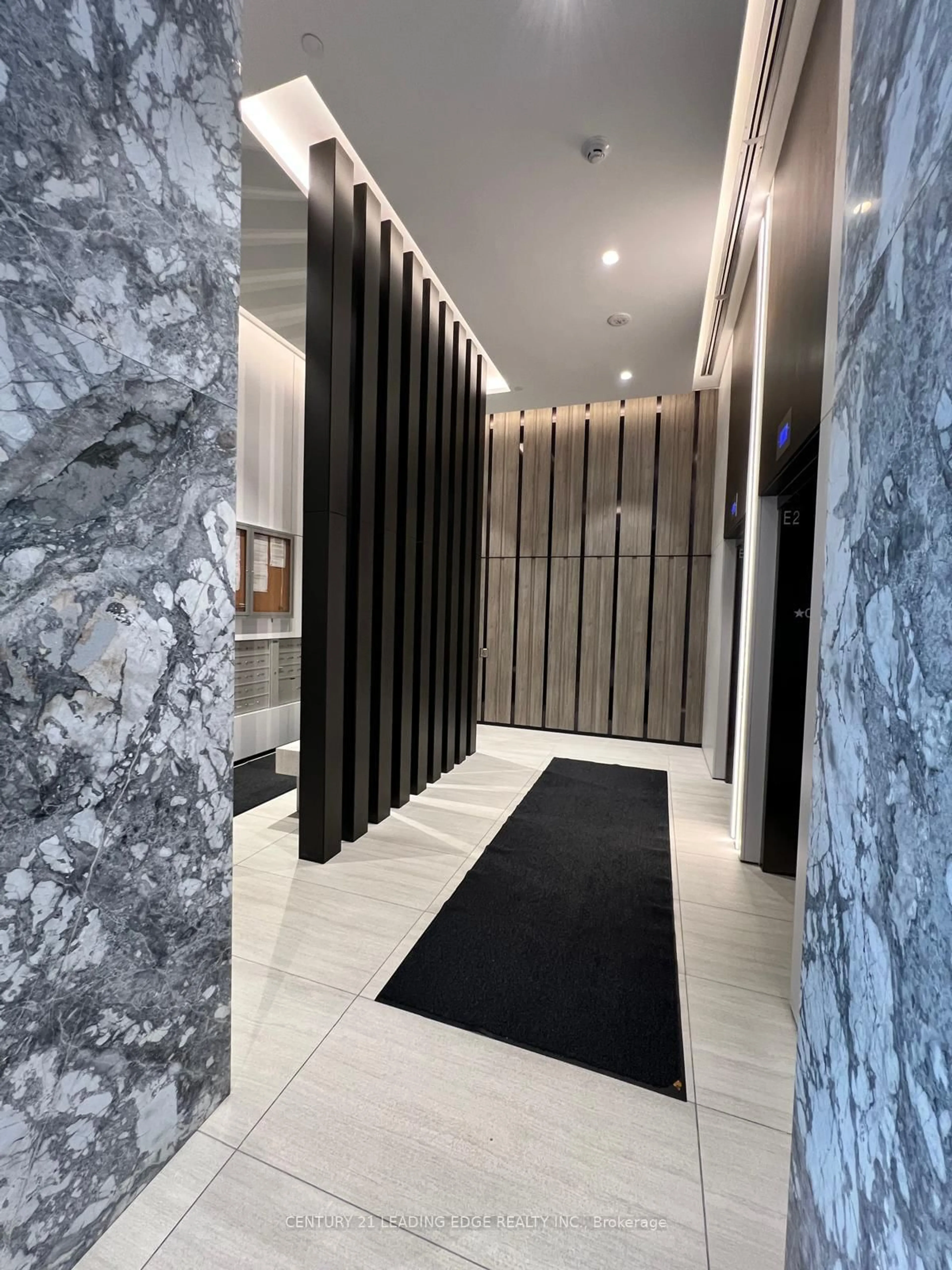 Indoor foyer for 215 Lakeshore Rd #331, Mississauga Ontario L5H 0A7