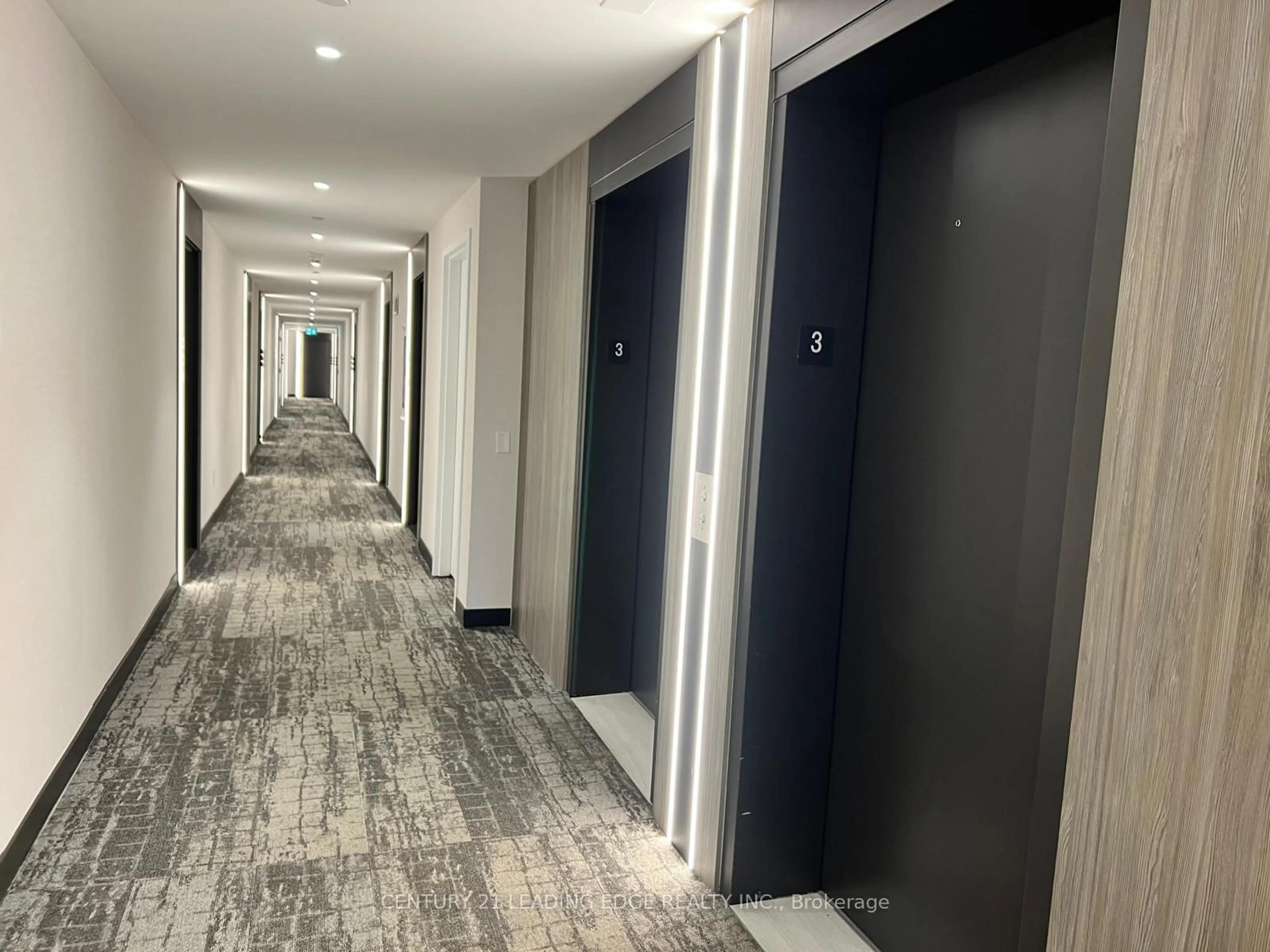 Indoor foyer for 215 Lakeshore Rd #331, Mississauga Ontario L5H 0A7