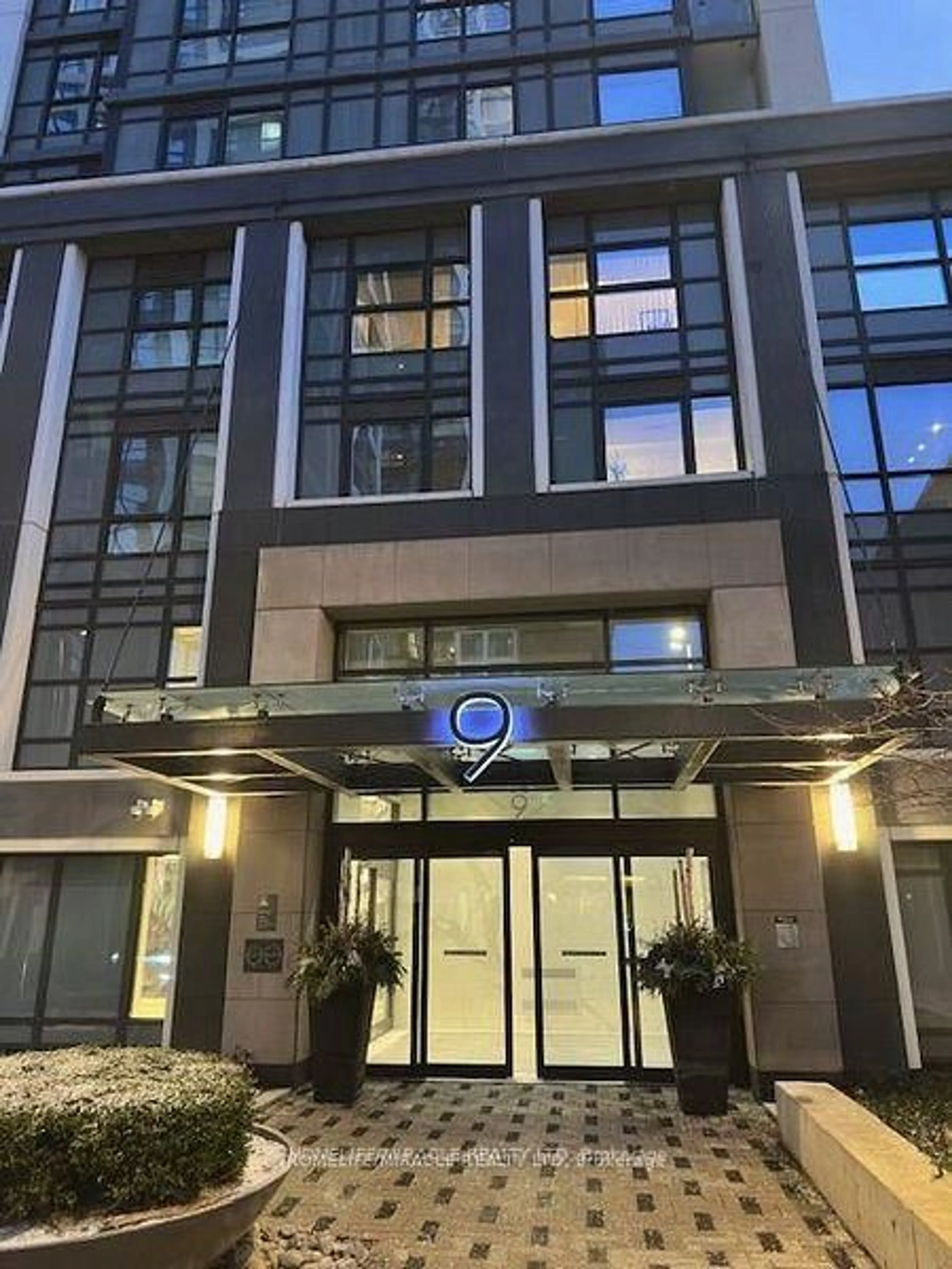 Indoor foyer for 9 Mabelle Ave #315, Toronto Ontario M9A 4X7