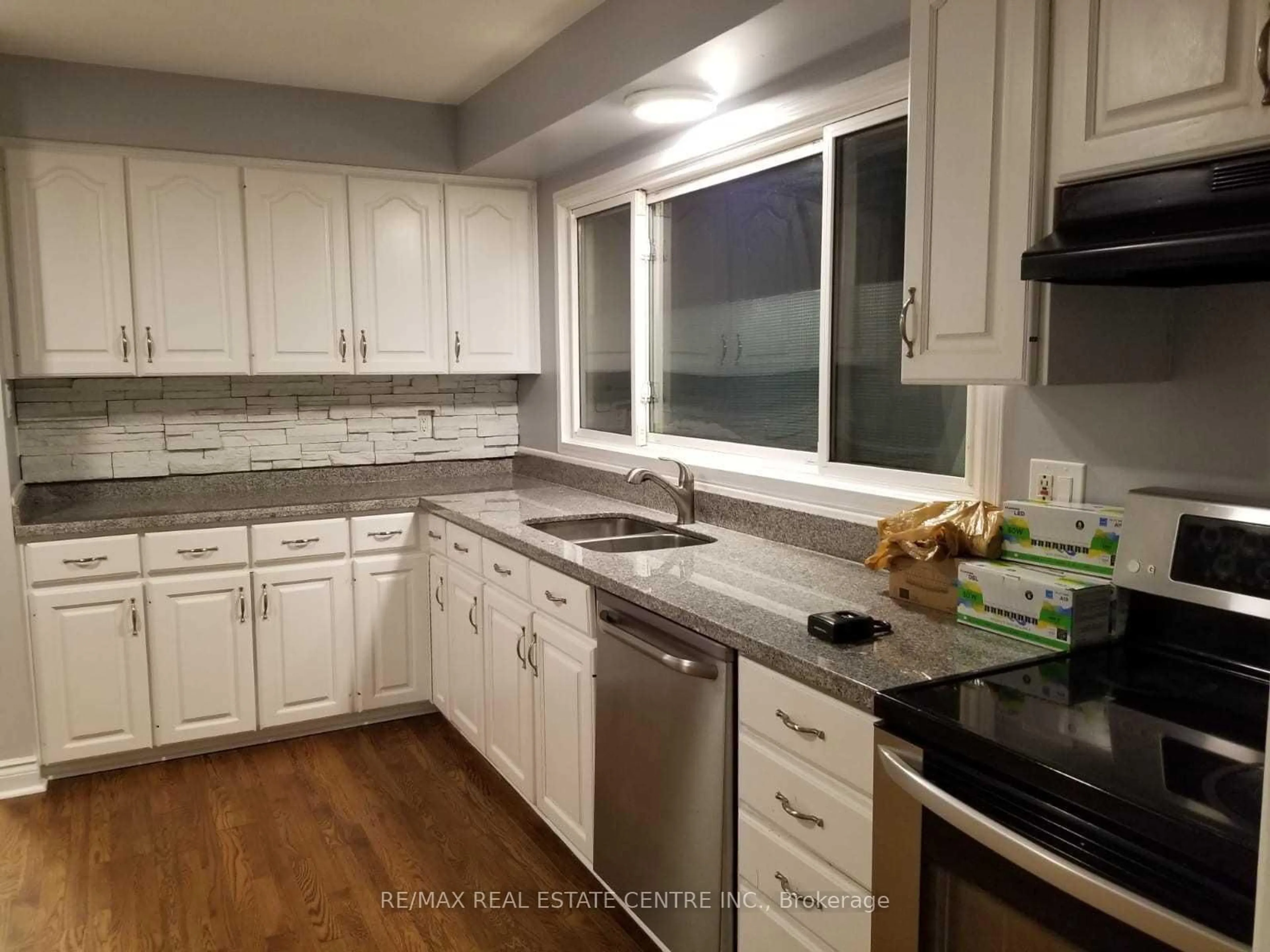 Unknown for 363 Duncombe Dr, Burlington Ontario L7L 4M2