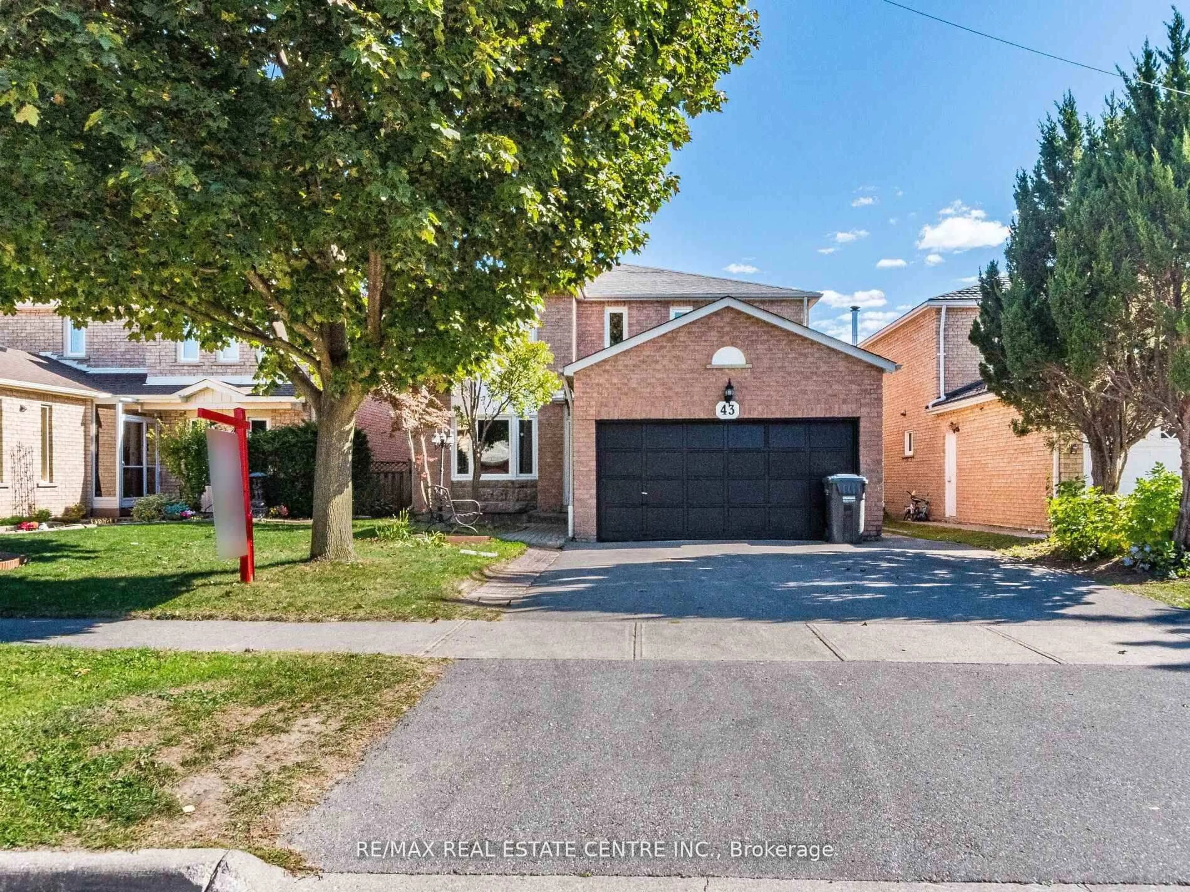 A pic from outside/outdoor area/front of a property/back of a property/a pic from drone, street for 43 Horsham St, Brampton Ontario L6X 3R4
