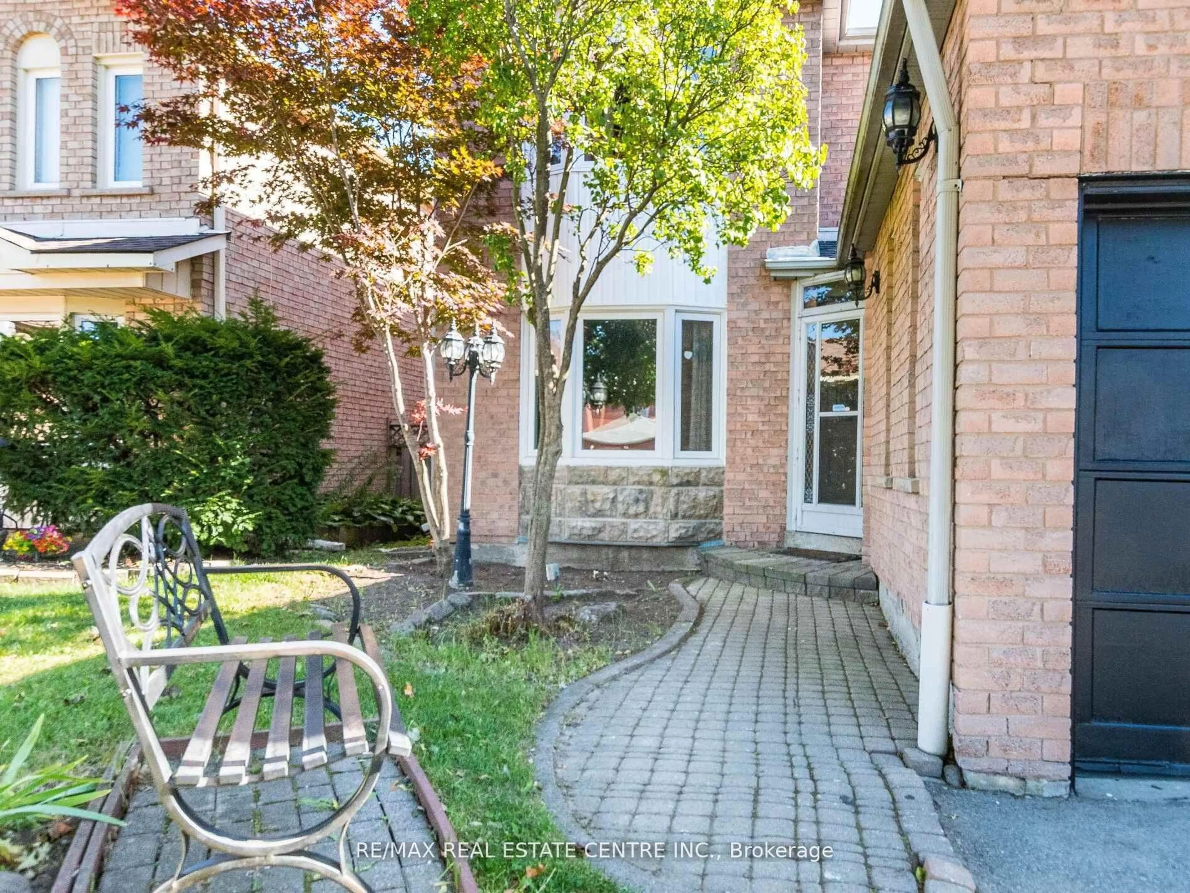 Patio, street for 43 Horsham St, Brampton Ontario L6X 3R4