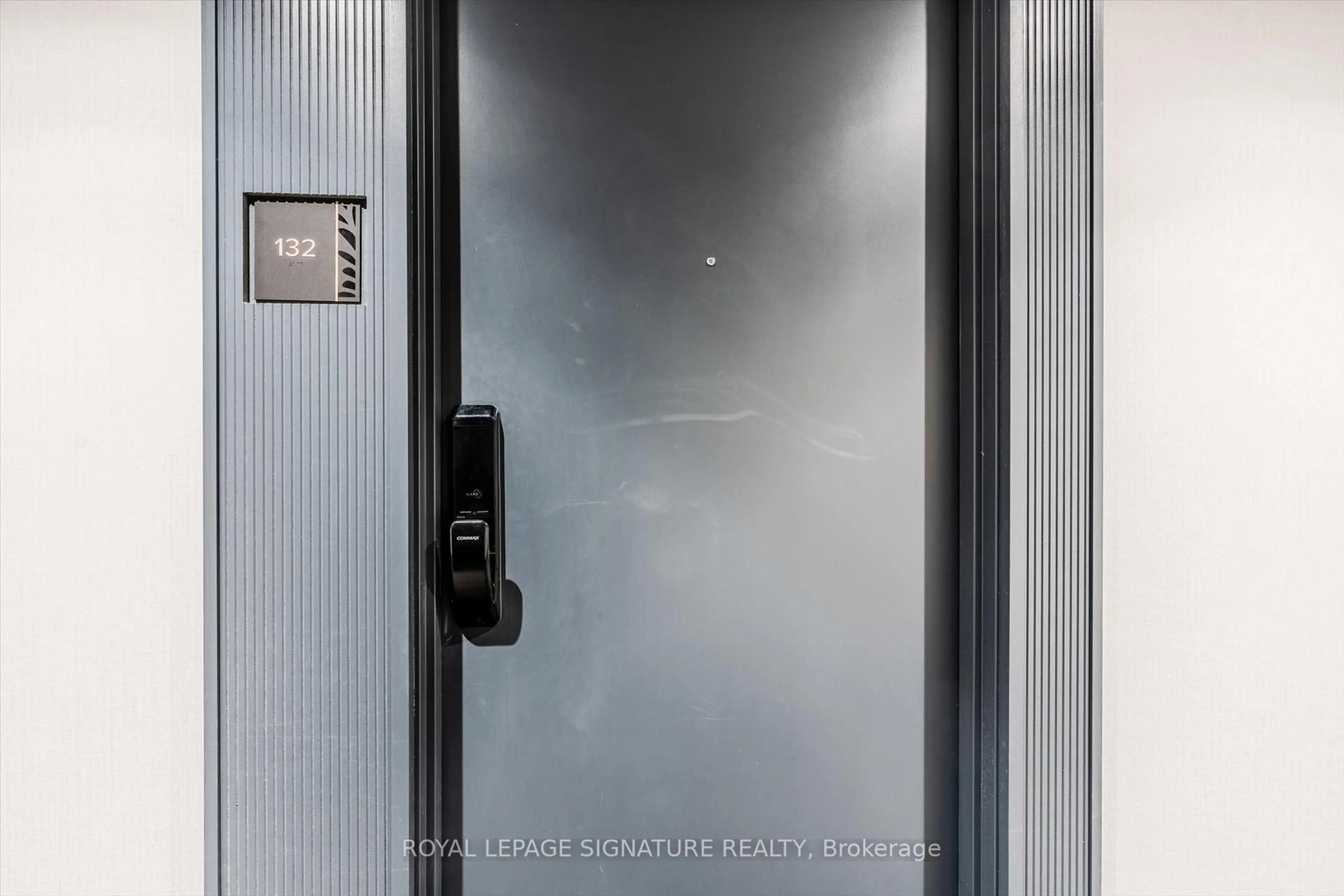 Indoor entryway for 395 Dundas St #132, Oakville Ontario L6M 5R8