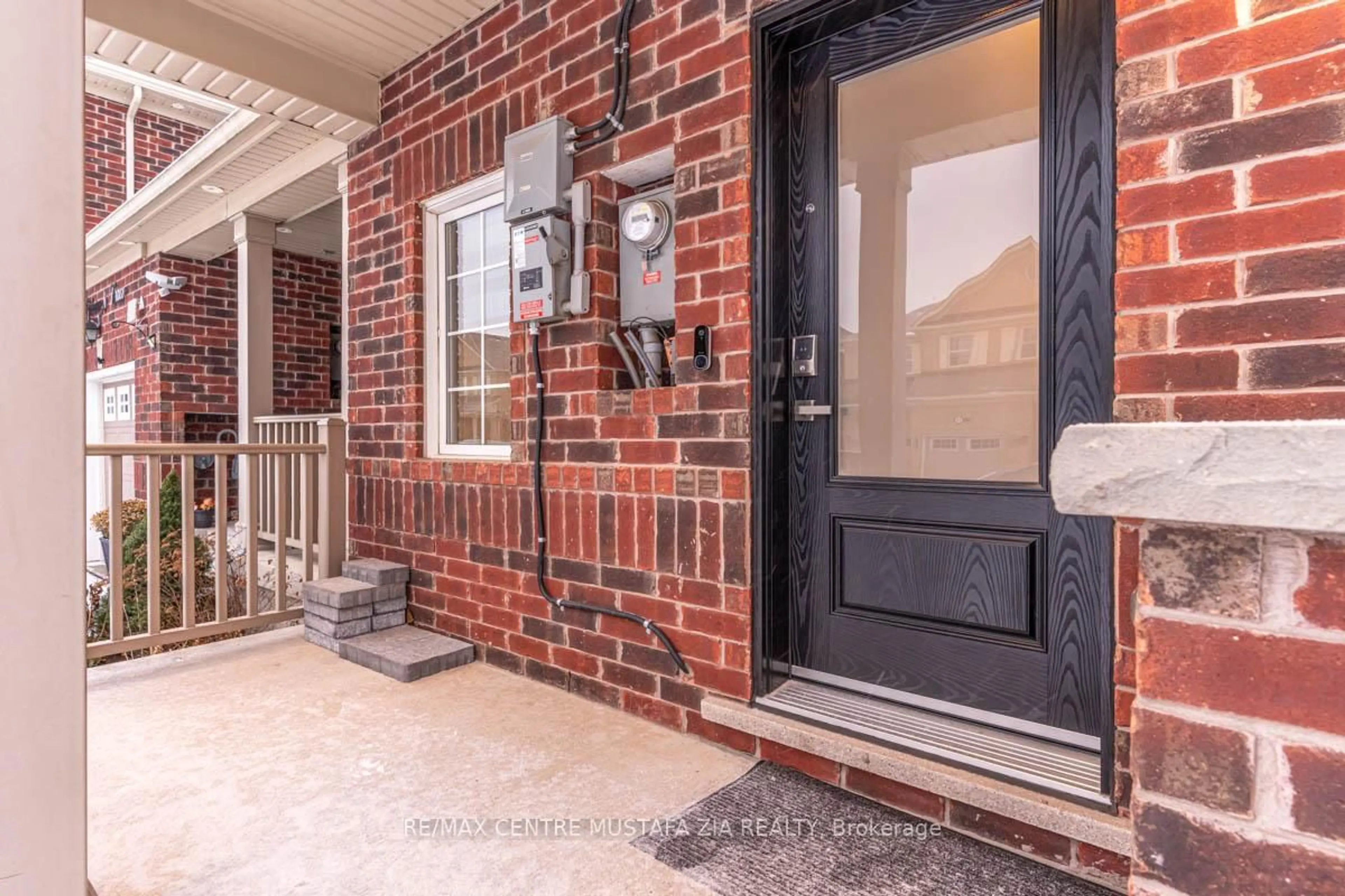 Indoor entryway for 528 Attenborough Tr, Milton Ontario L9T 8H5