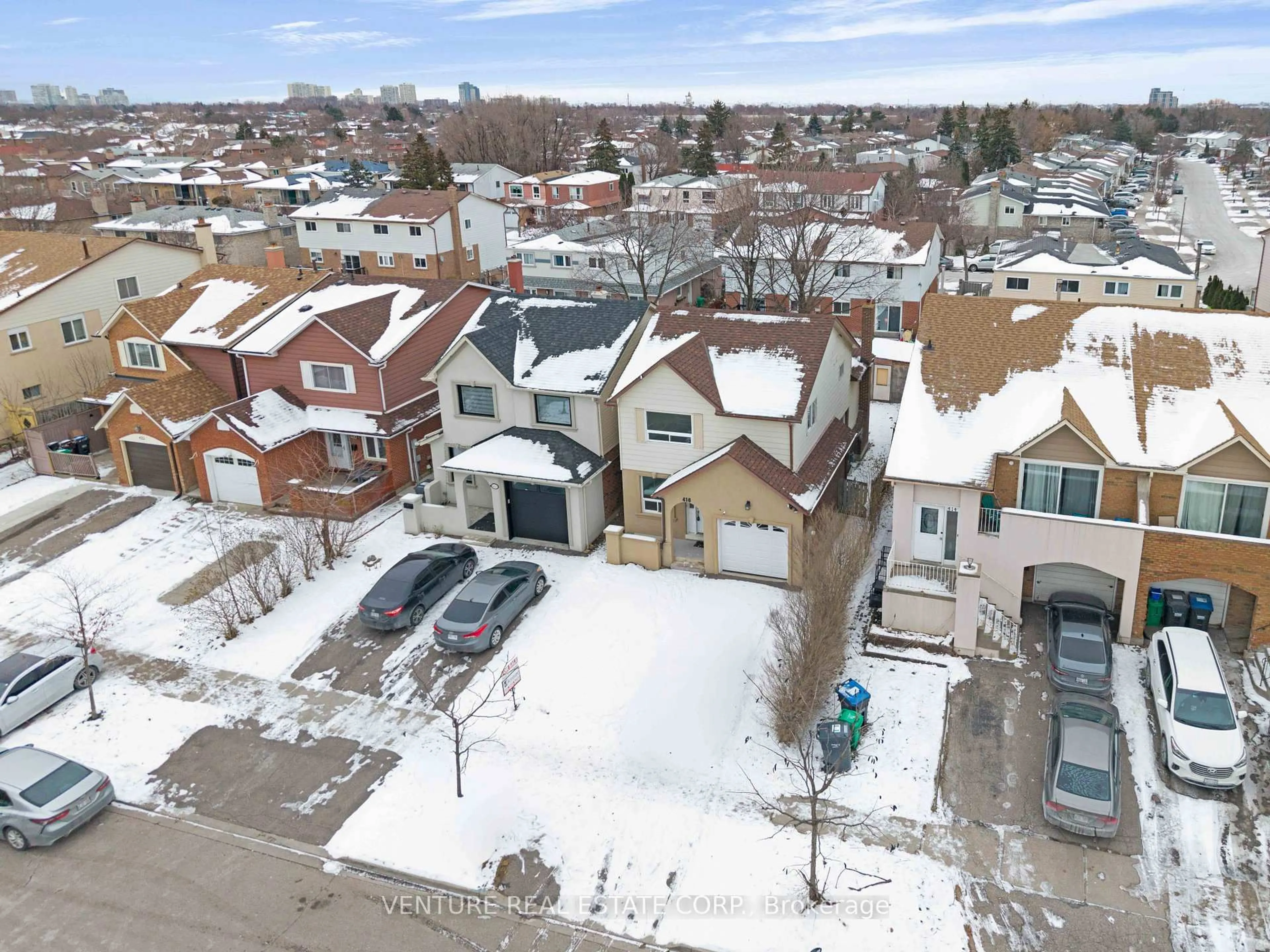 A pic from outside/outdoor area/front of a property/back of a property/a pic from drone, street for 416 Hansen Rd, Brampton Ontario L6V 3P7