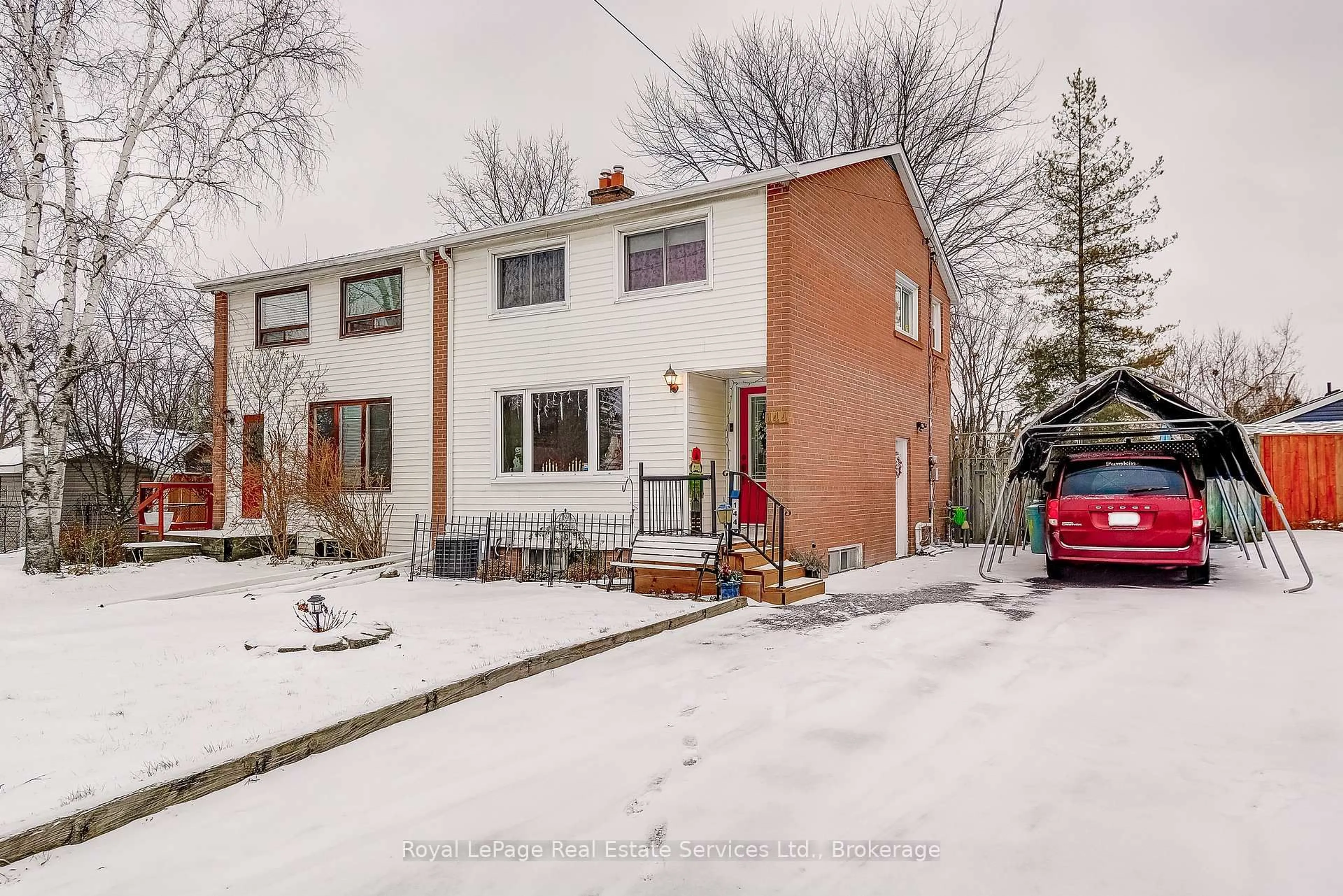 A pic from outside/outdoor area/front of a property/back of a property/a pic from drone, street for 144 Heslop Rd, Milton Ontario L9T 1B4