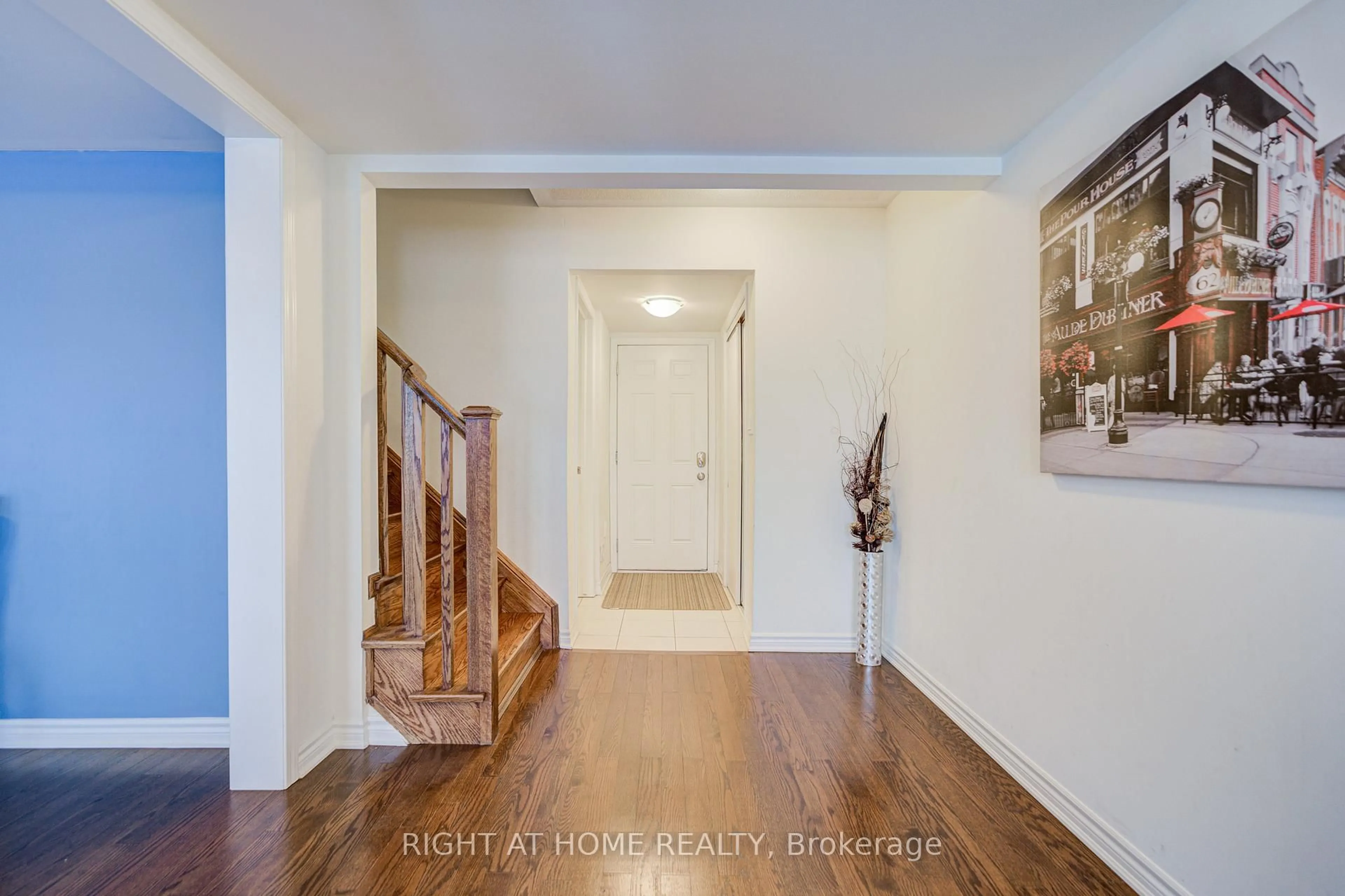 Indoor entryway for 1000 Asleton Blvd #162, Milton Ontario L9T 9L3