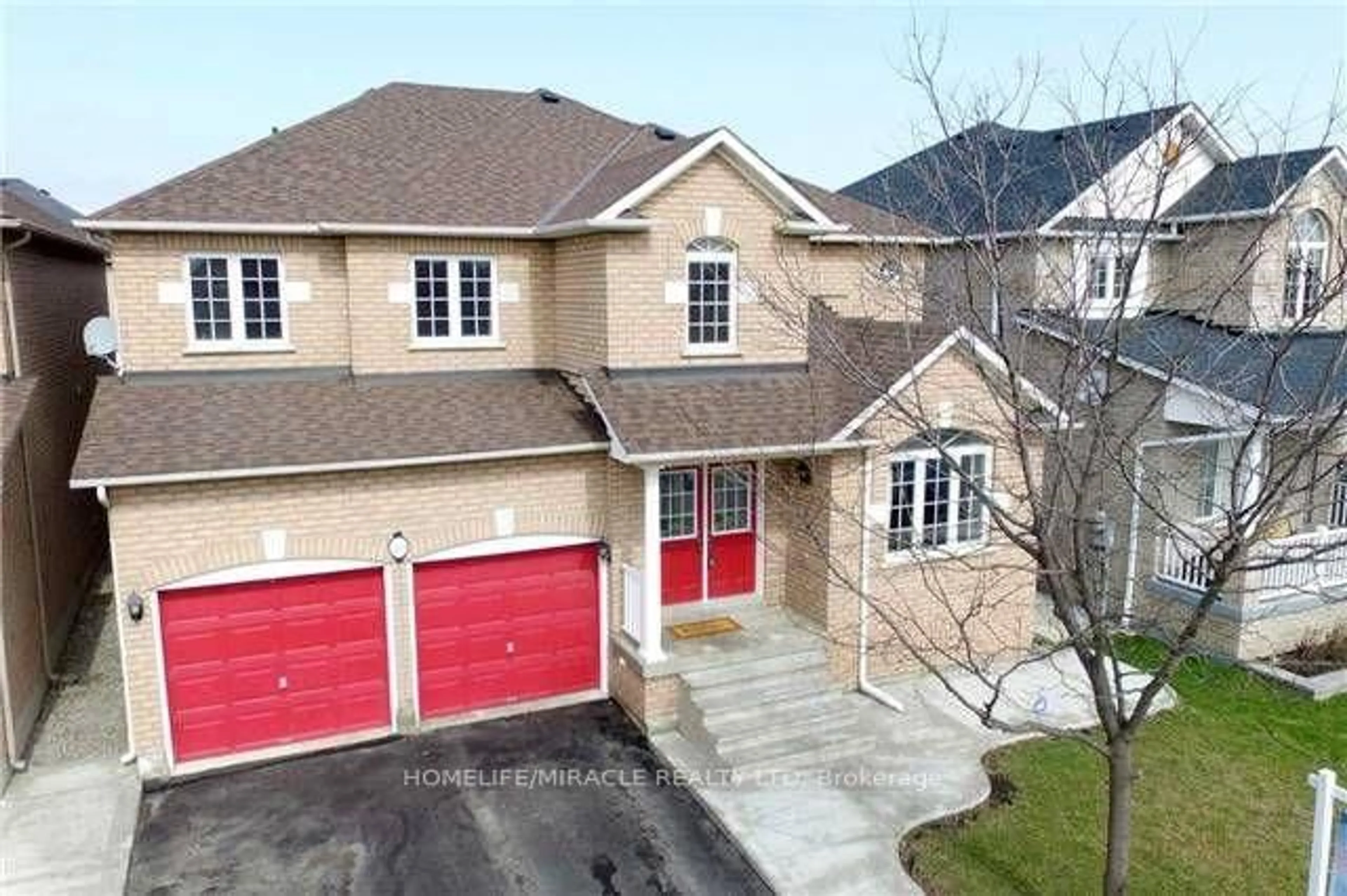 A pic from outside/outdoor area/front of a property/back of a property/a pic from drone, street for 28 Bramfield St, Brampton Ontario L7A 2W2