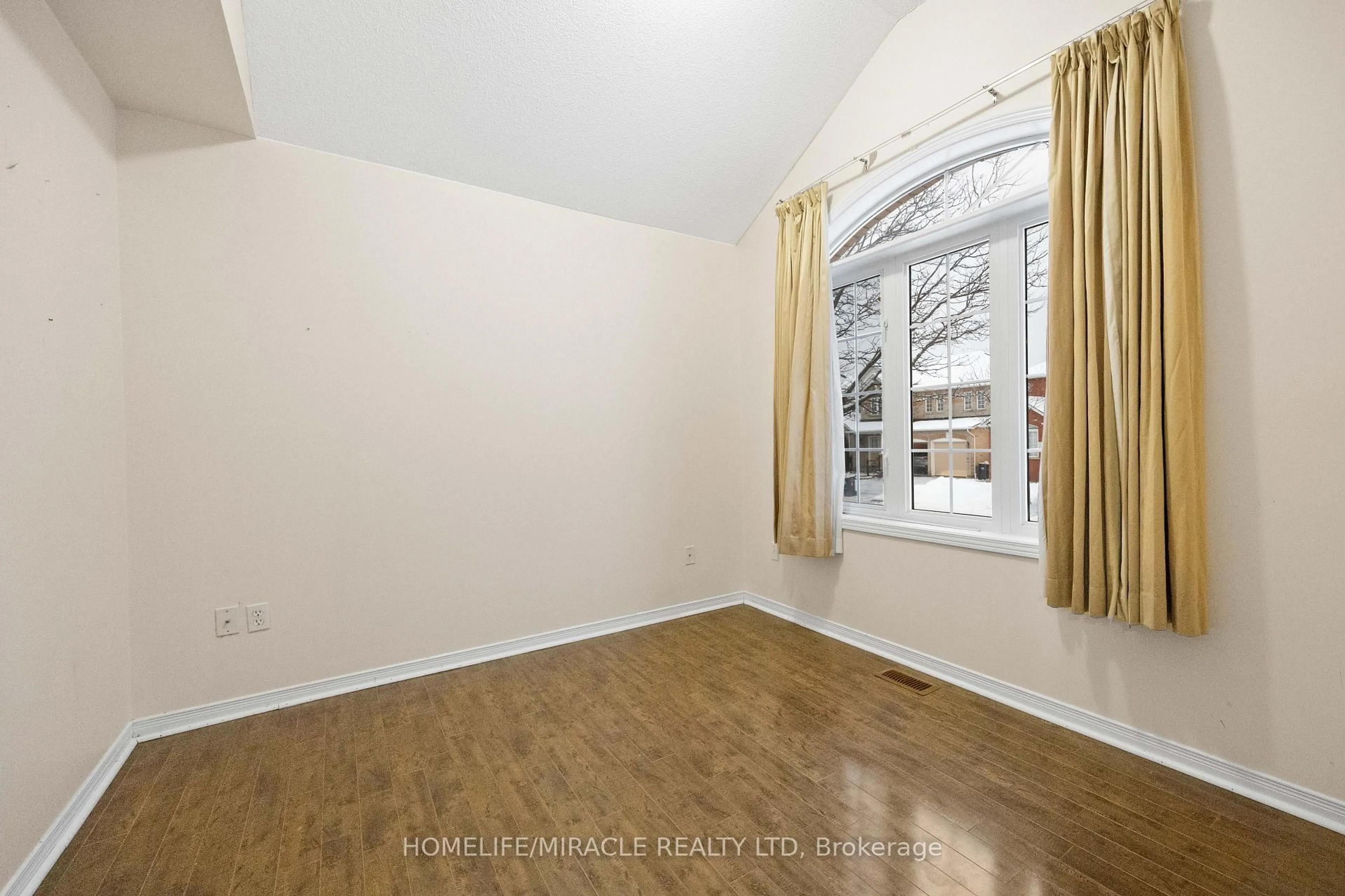 A pic of a room for 28 Bramfield St, Brampton Ontario L7A 2W2