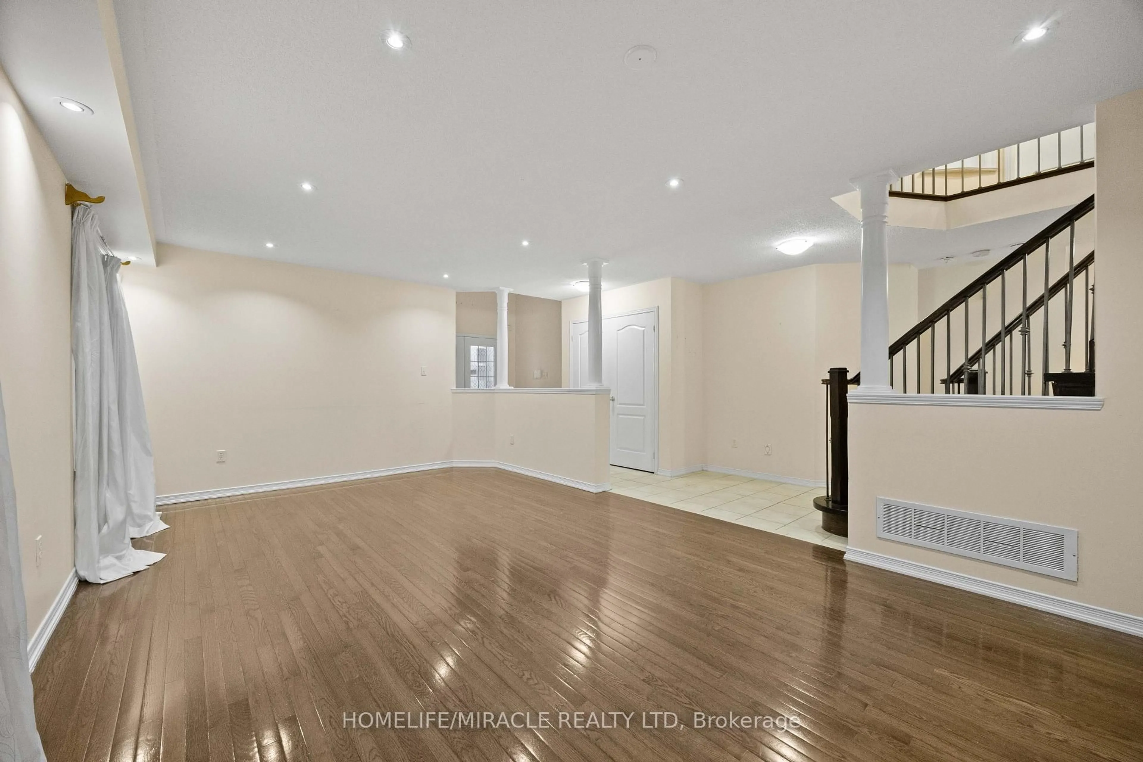 A pic of a room for 28 Bramfield St, Brampton Ontario L7A 2W2