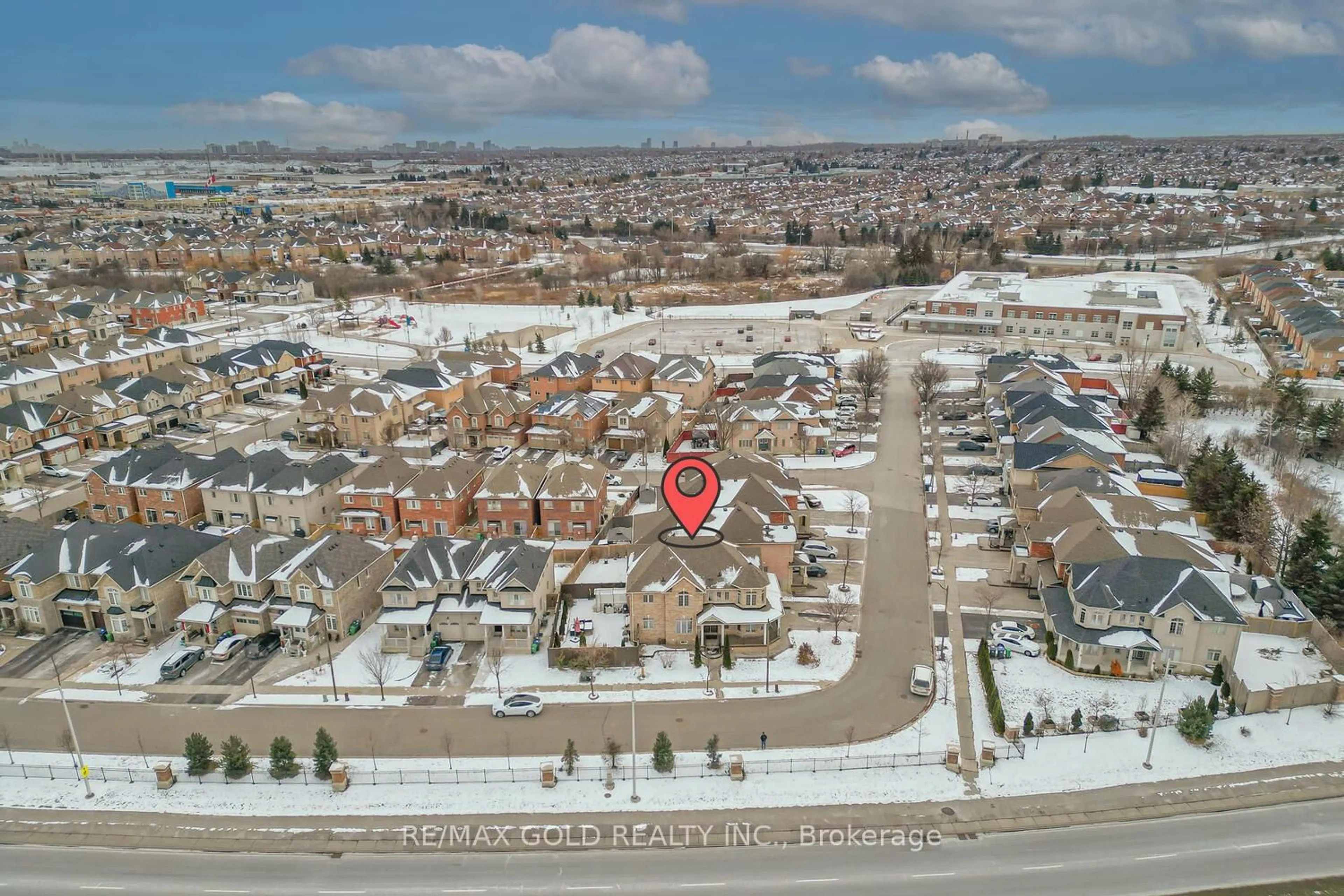 A pic from outside/outdoor area/front of a property/back of a property/a pic from drone, street for 15 Vanwood Cres, Brampton Ontario L6P 2X4