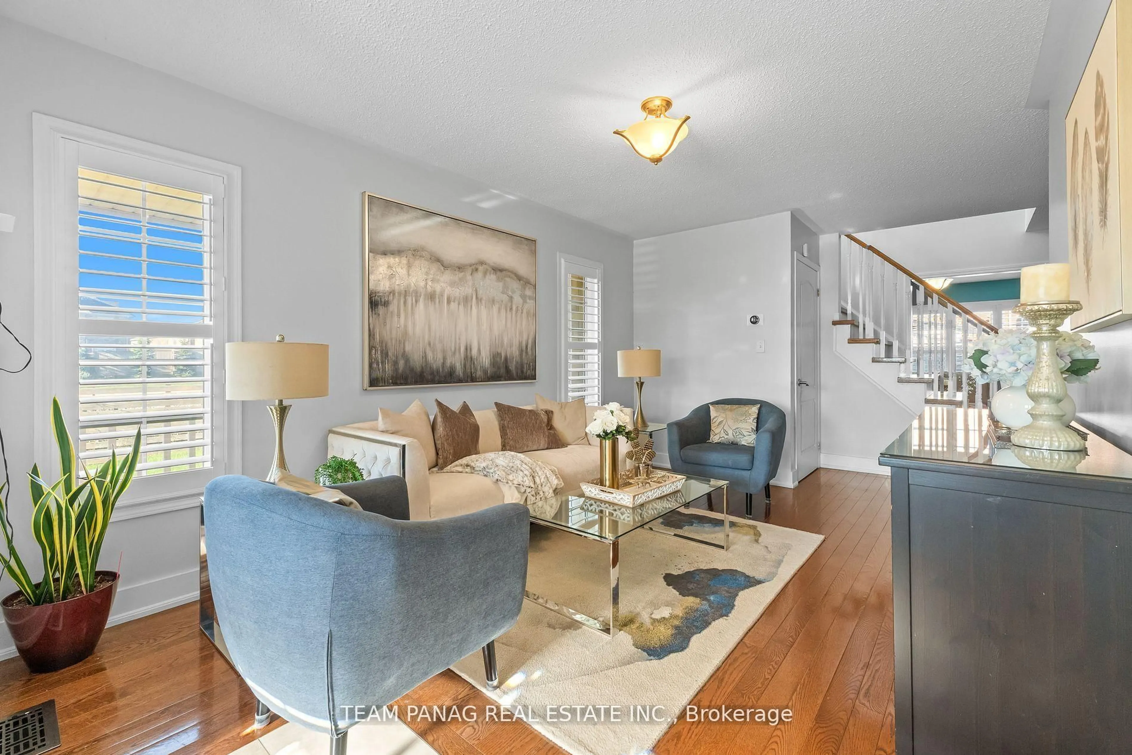 Living room with furniture, unknown for 22 Coachlight Cres, Brampton Ontario L6P 2Y7