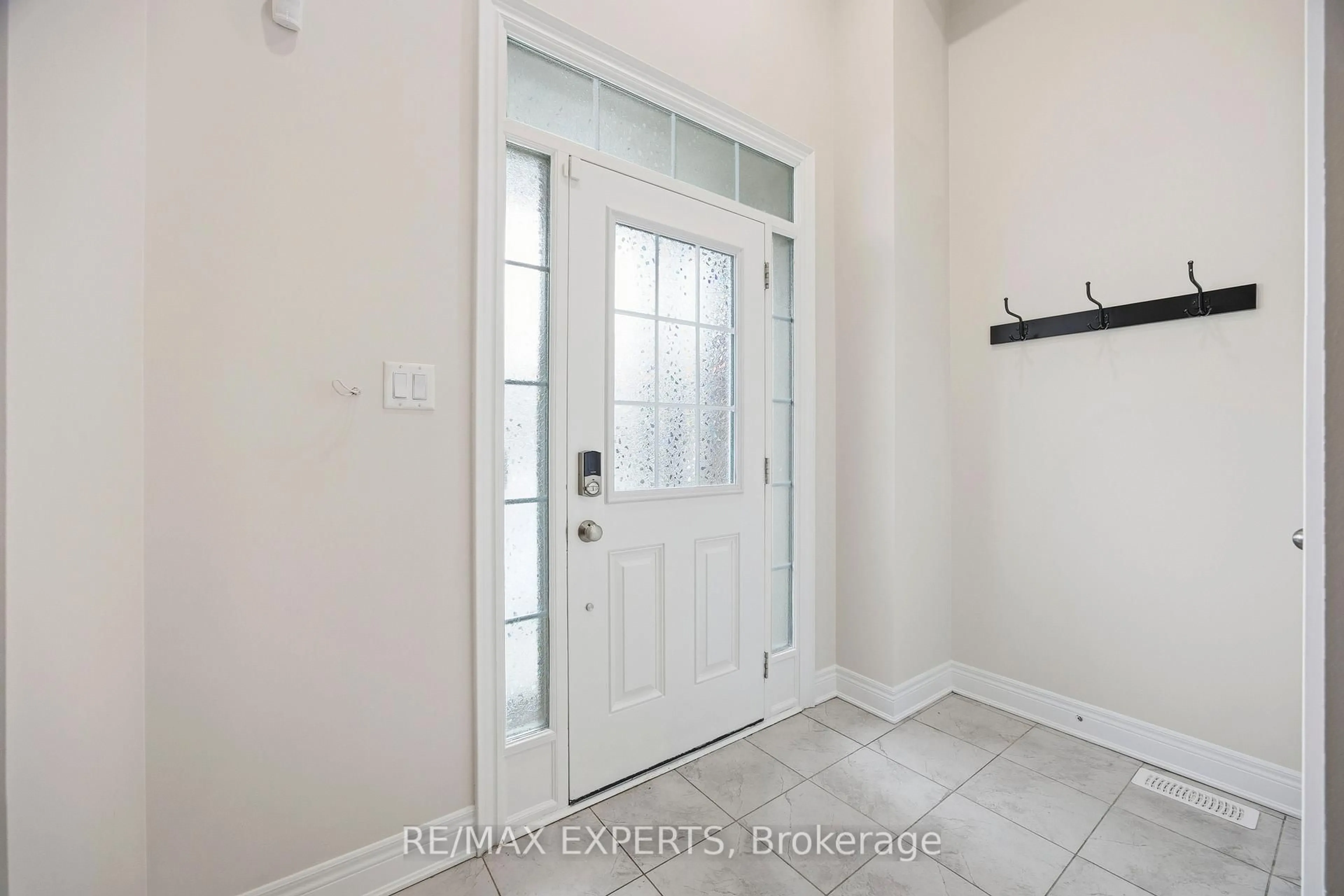 Indoor entryway for 1328 Restivo Lane, Milton Ontario L9E 1J9