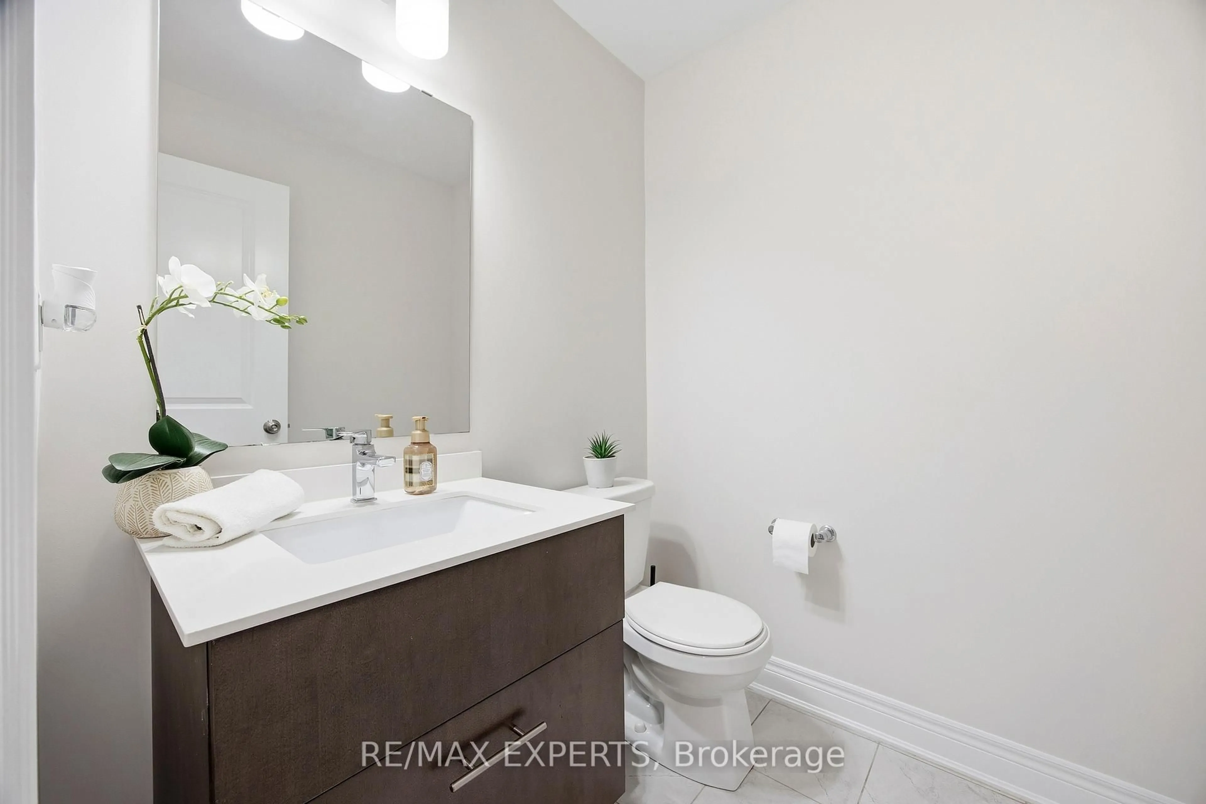 Standard bathroom, unknown for 1328 Restivo Lane, Milton Ontario L9E 1J9