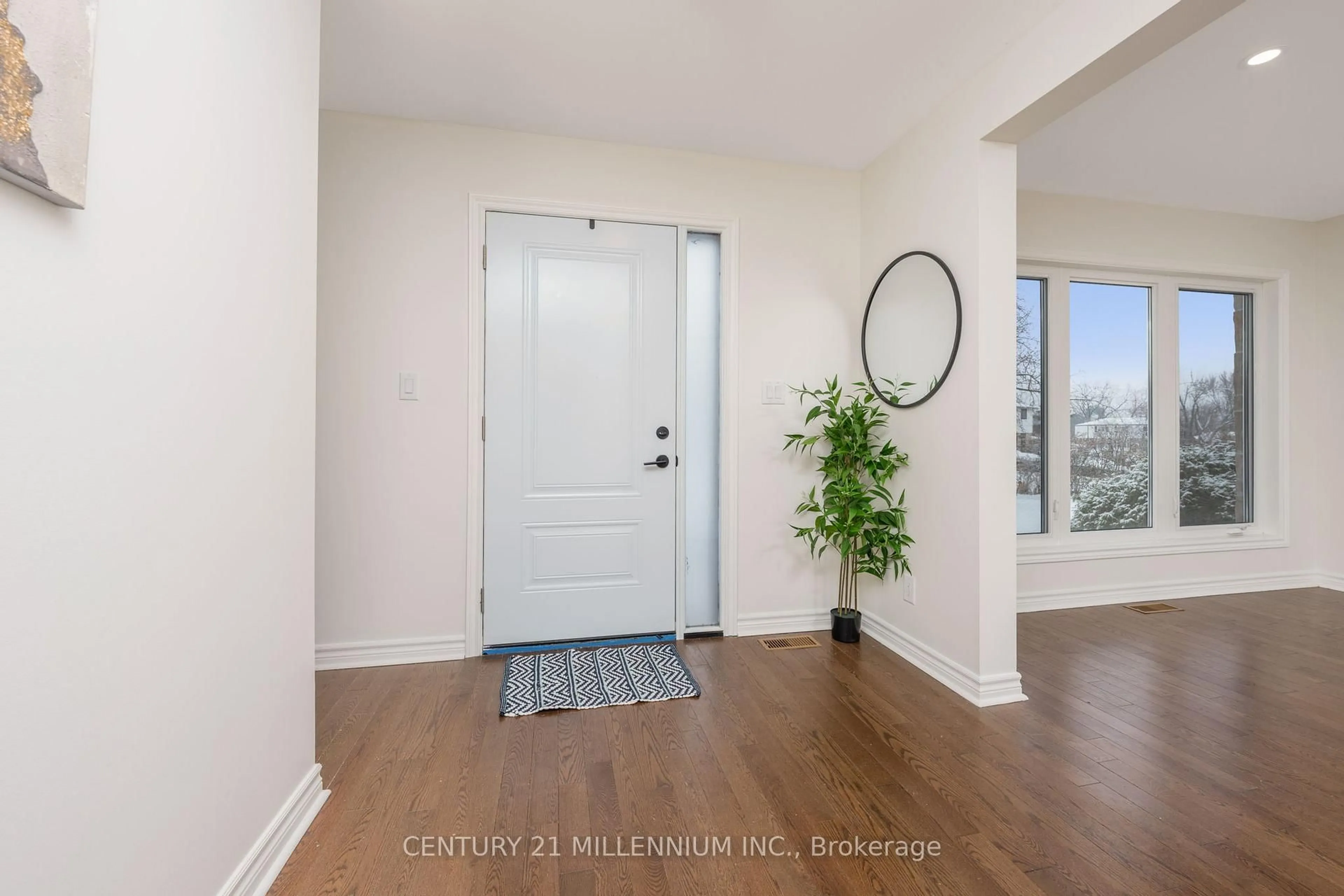 Indoor entryway for 25 Davenport Cres, Brampton Ontario L6T 3L5