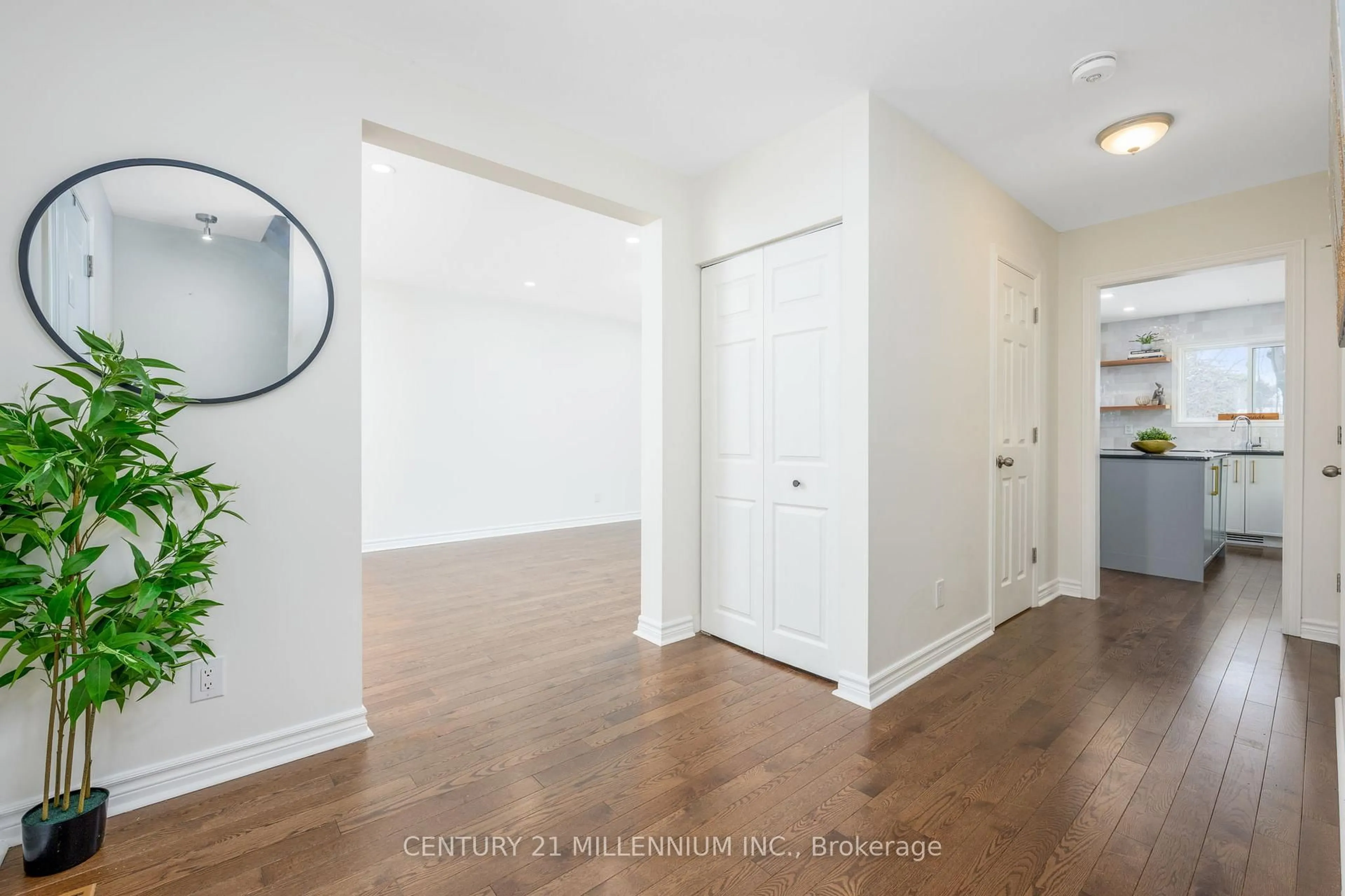 Indoor entryway for 25 Davenport Cres, Brampton Ontario L6T 3L5