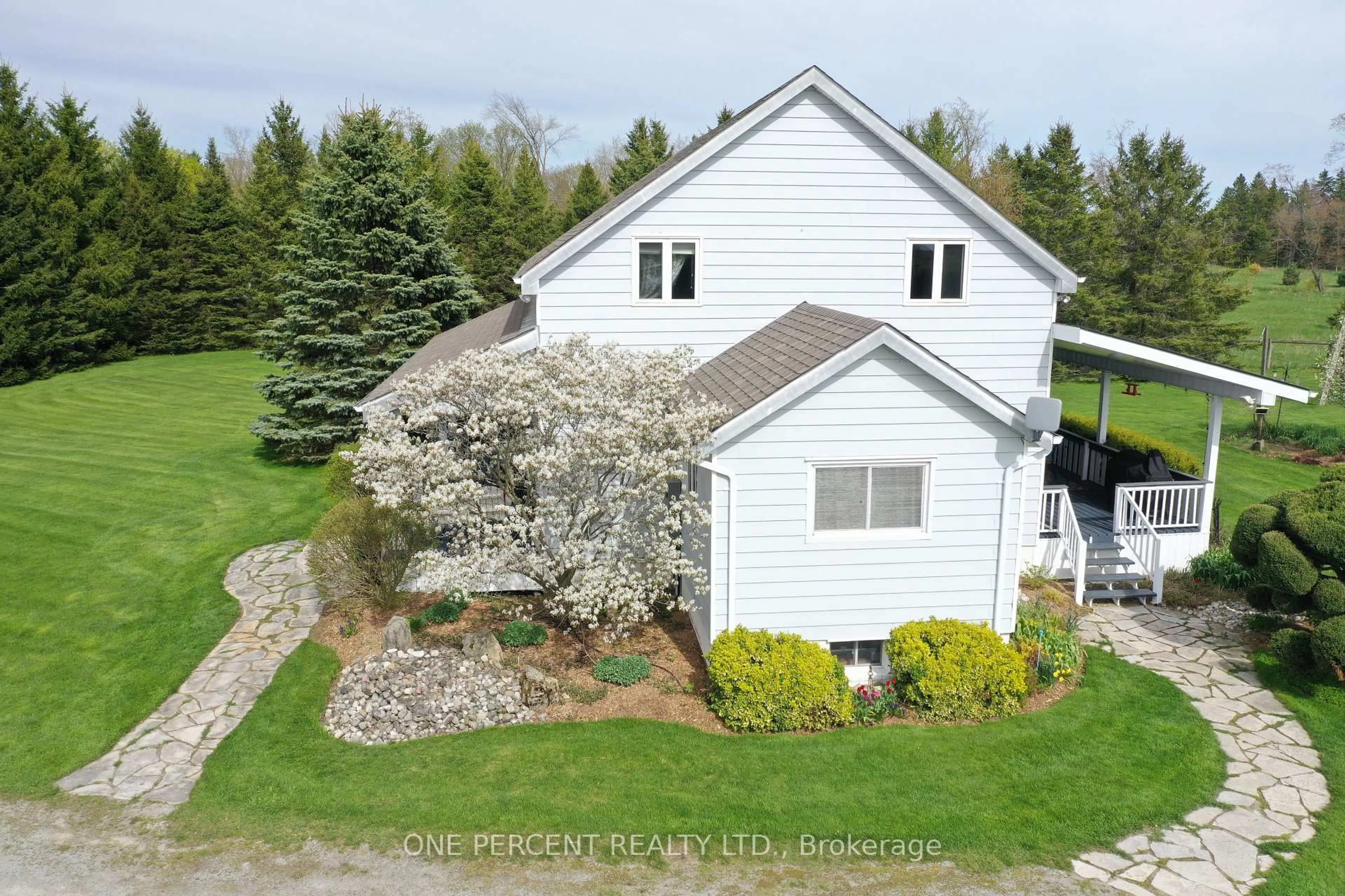 A pic from outside/outdoor area/front of a property/back of a property/a pic from drone, unknown for 18234 Mississauga Rd, Caledon Ontario L7K 1M2