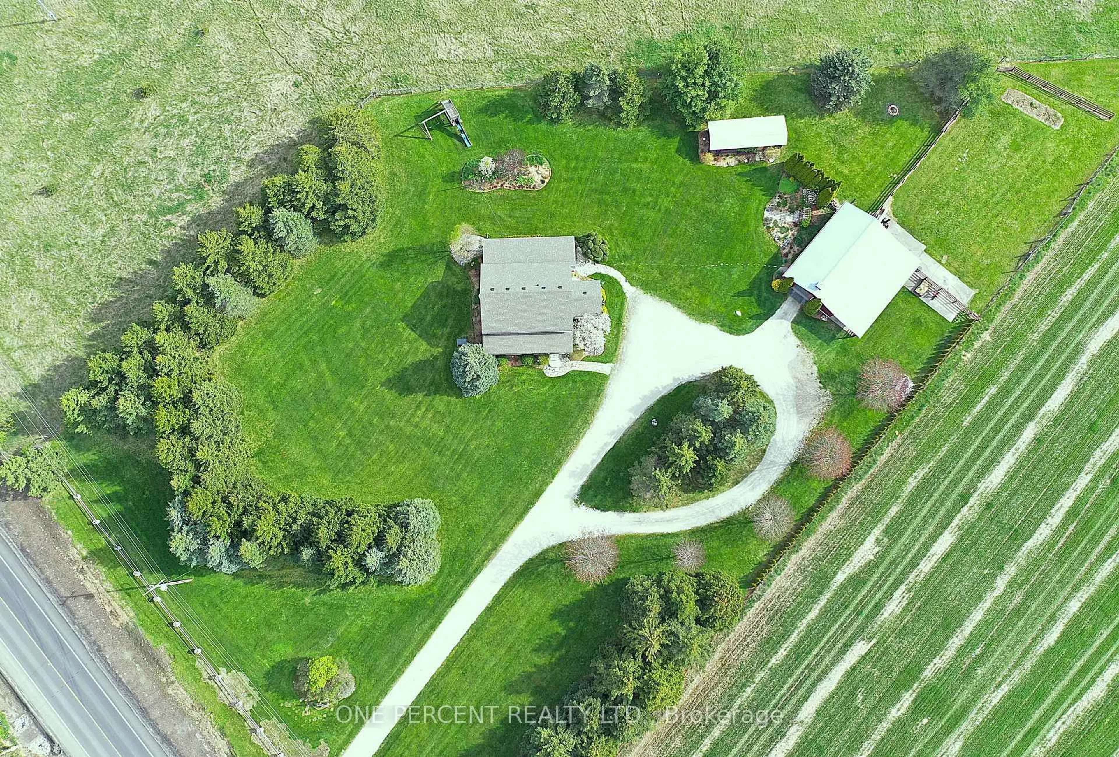 A pic from outside/outdoor area/front of a property/back of a property/a pic from drone, street for 18234 Mississauga Rd, Caledon Ontario L7K 1M2