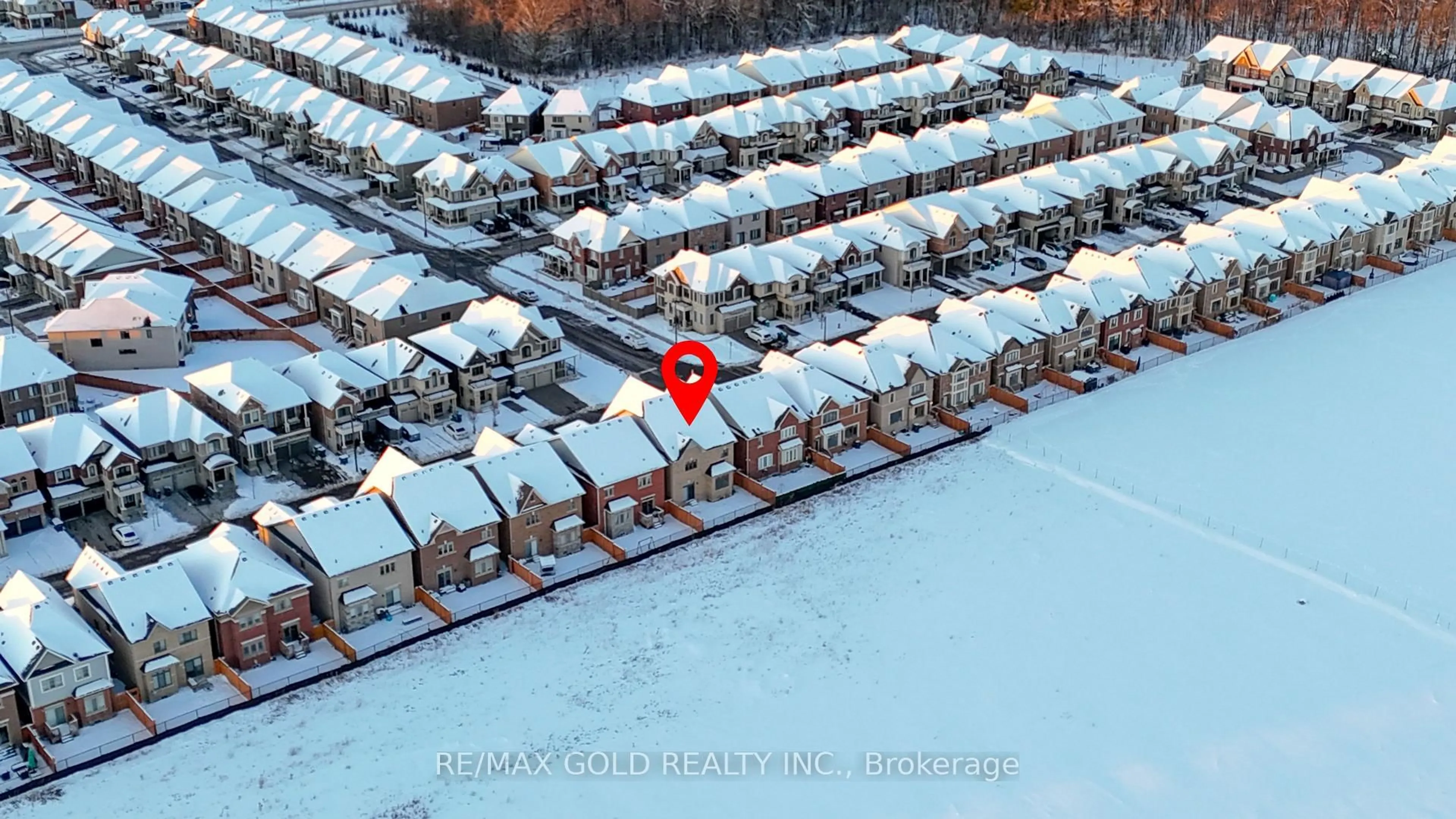 A pic from outside/outdoor area/front of a property/back of a property/a pic from drone, street for 25 Eberly Woods Dr, Caledon Ontario L7C 4J2