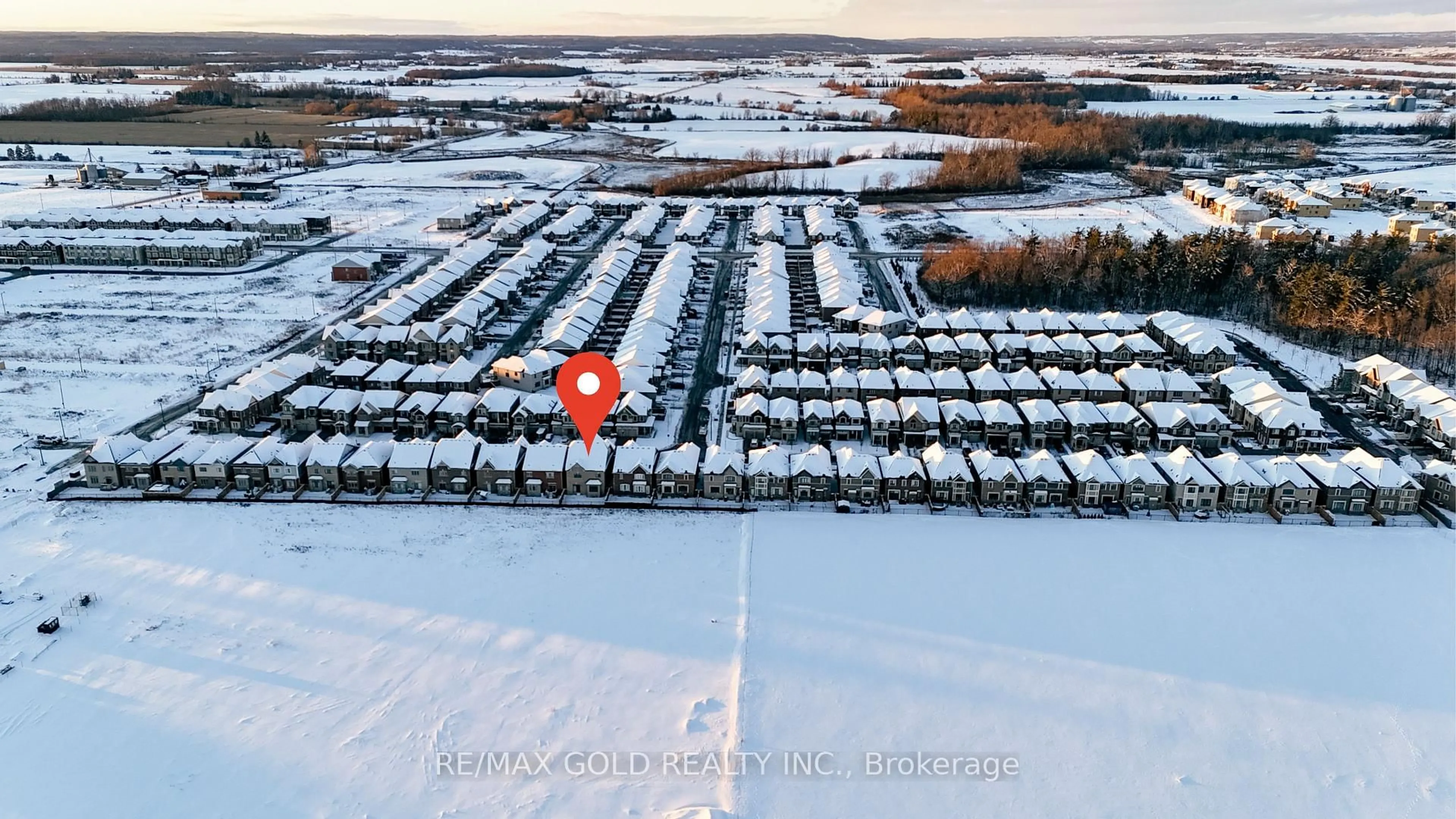 A pic from outside/outdoor area/front of a property/back of a property/a pic from drone, street for 25 Eberly Woods Dr, Caledon Ontario L7C 4J2