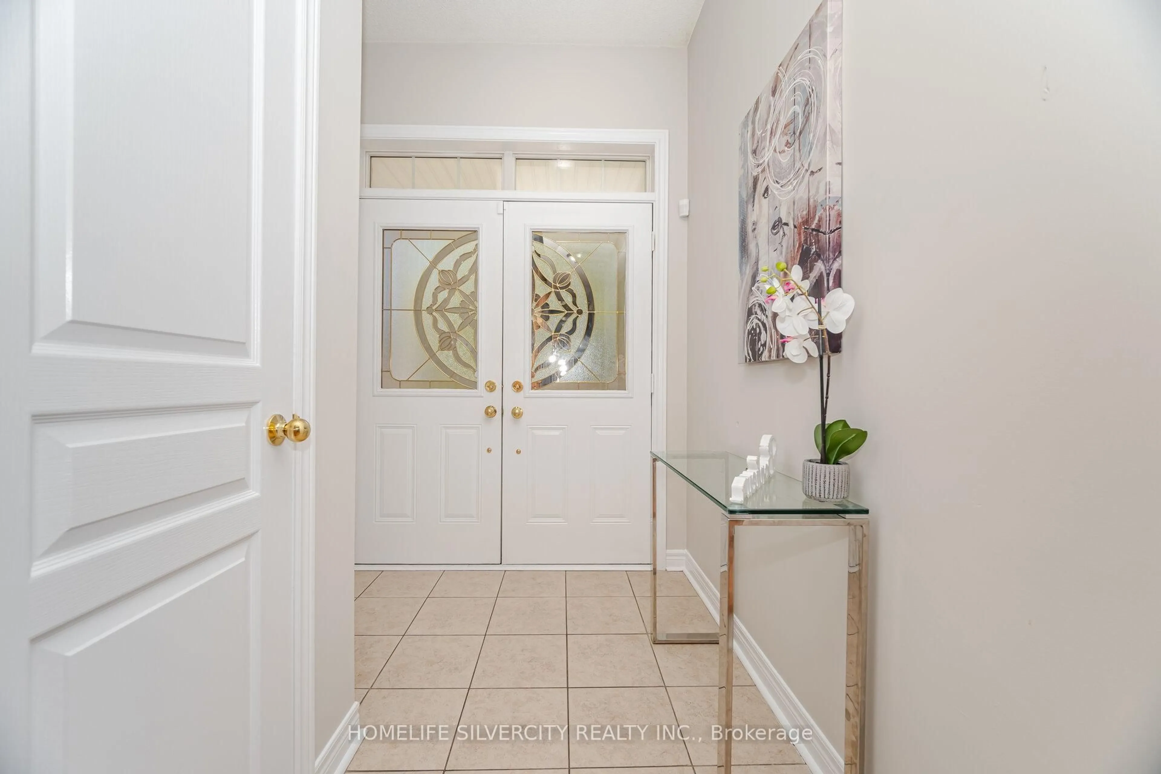 Indoor entryway for 105 Aylesbury Dr, Brampton Ontario L7A 0W6