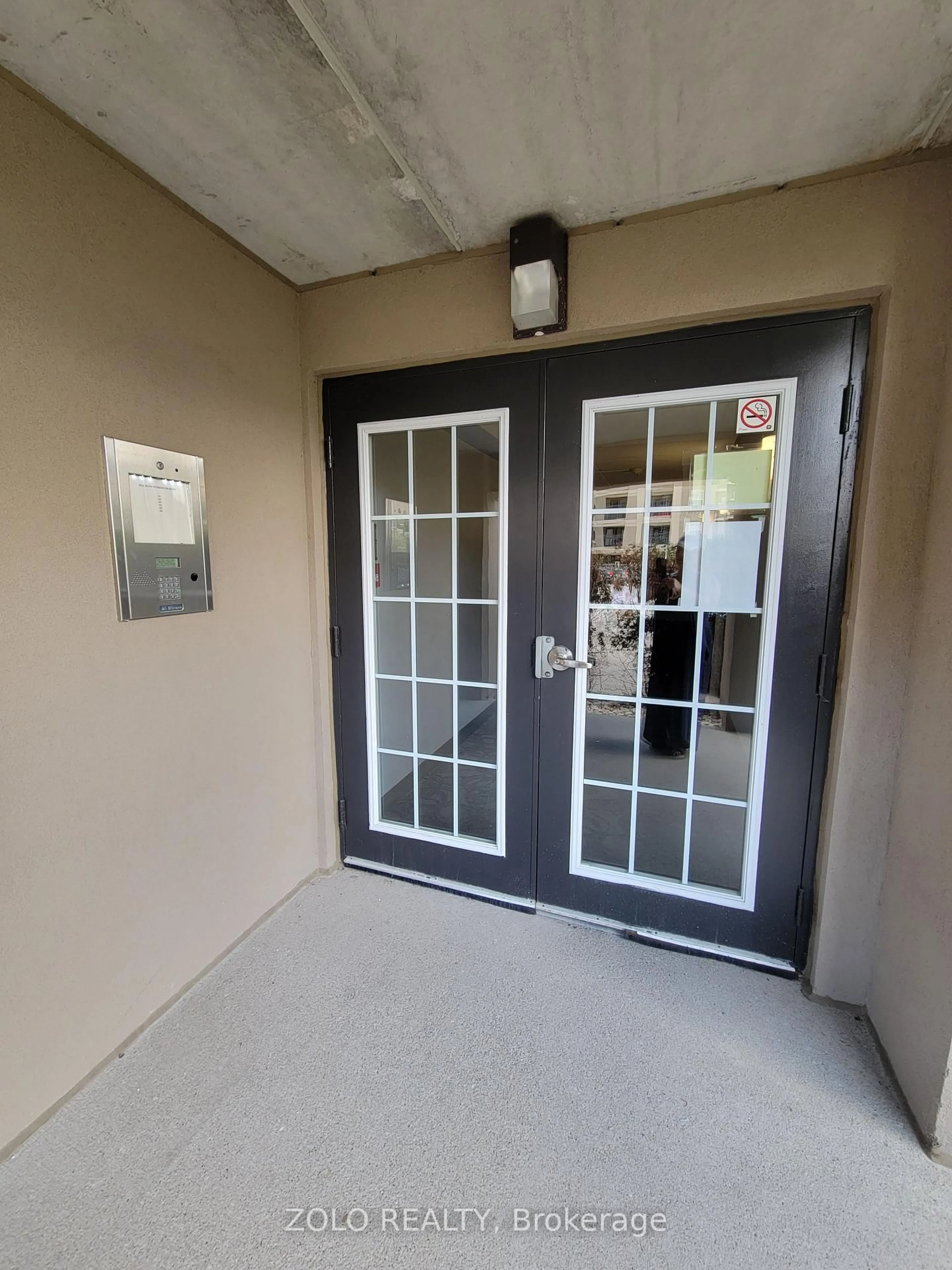 Indoor entryway for 1487 Maple Ave #101, Milton Ontario L9T 0B7