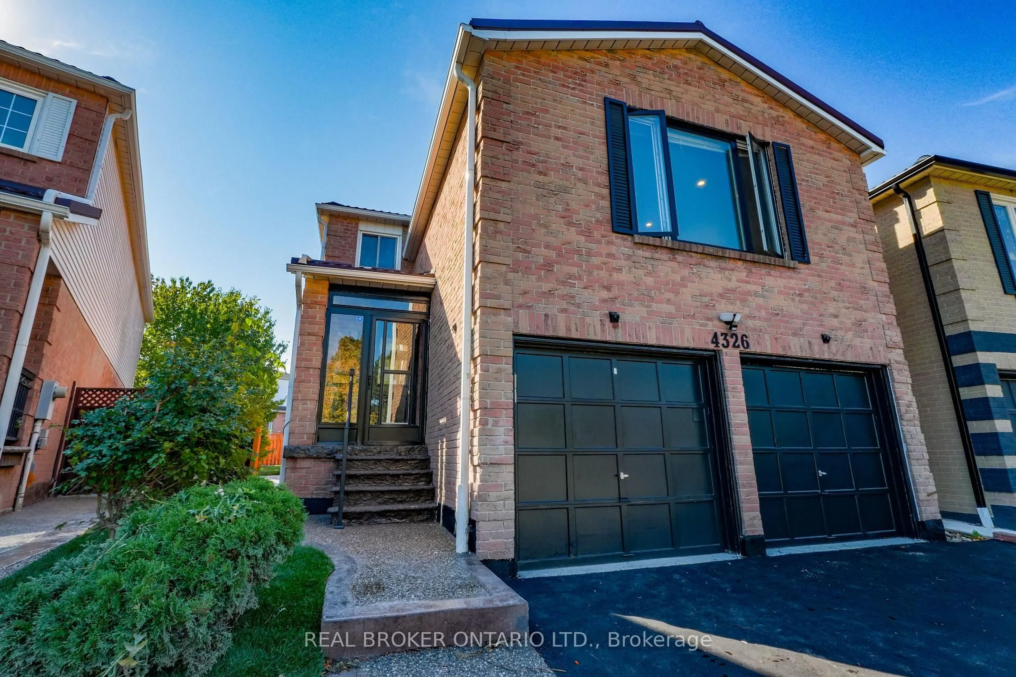 Home with brick exterior material, street for 4326 Waterford Cres, Mississauga Ontario L5R 2B2