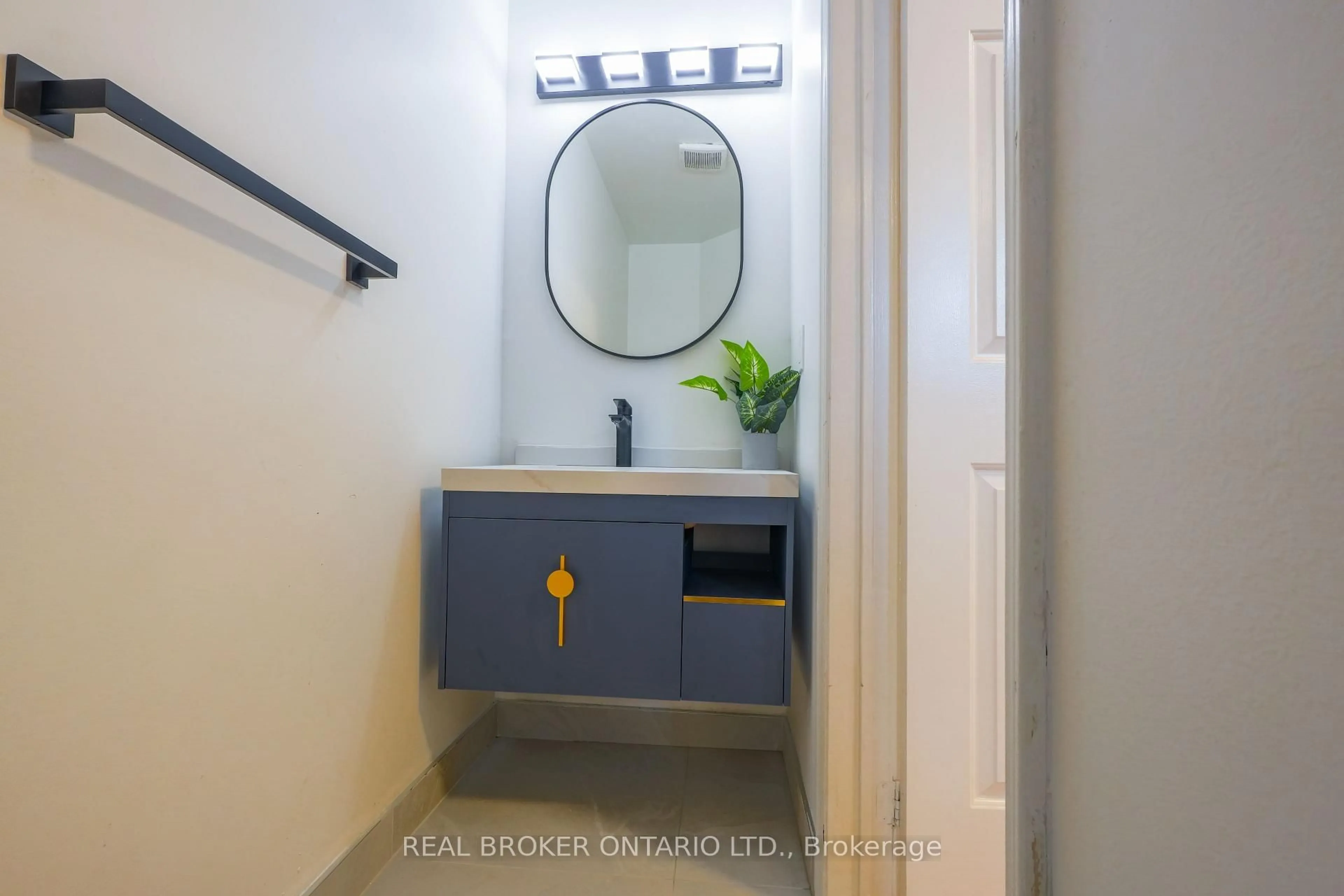 Standard bathroom, unknown for 4326 Waterford Cres, Mississauga Ontario L5R 2B2