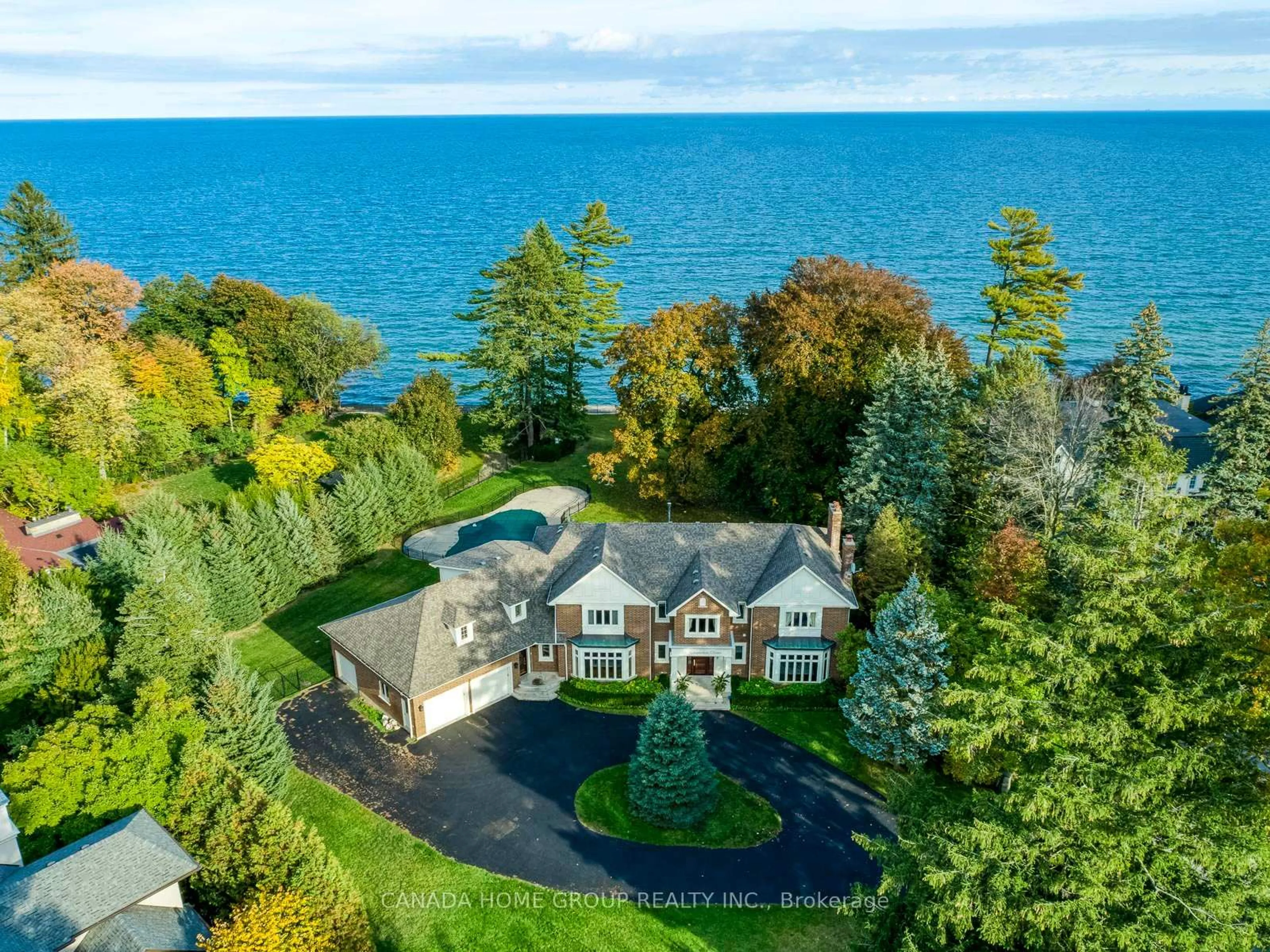 A pic from outside/outdoor area/front of a property/back of a property/a pic from drone, water/lake/river/ocean view for 21 Ennisclare Dr, Oakville Ontario L6J 4N3