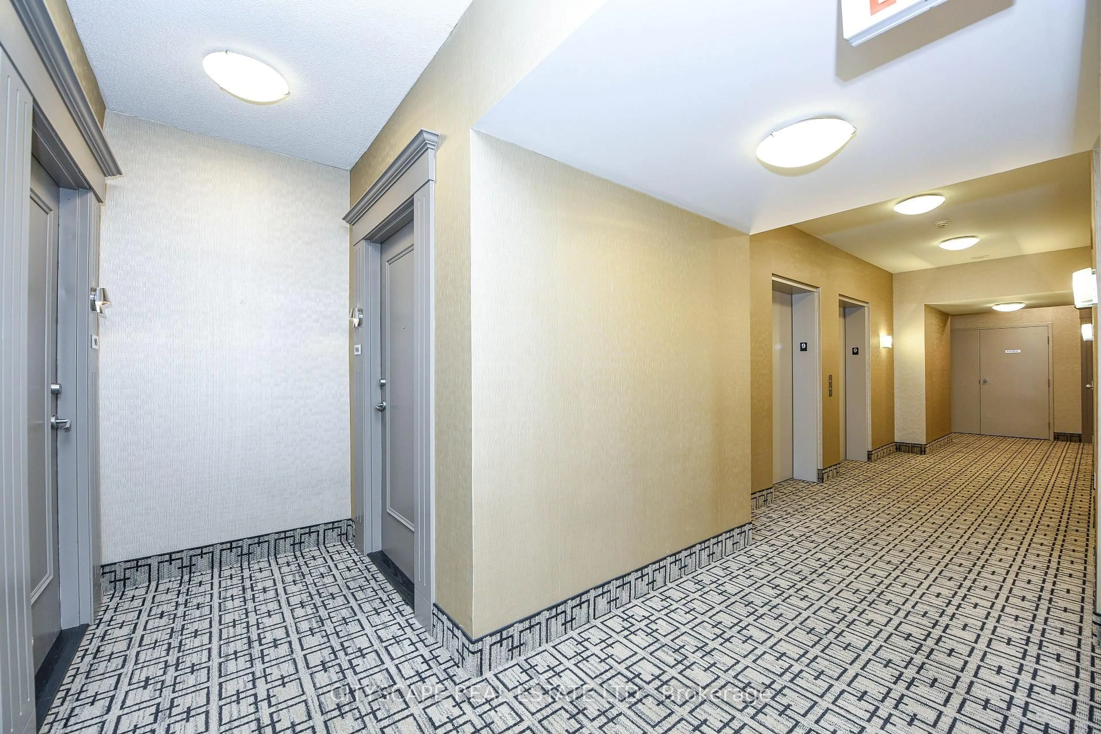 Indoor foyer for 225 Webb Dr #906, Mississauga Ontario L5B 4P2