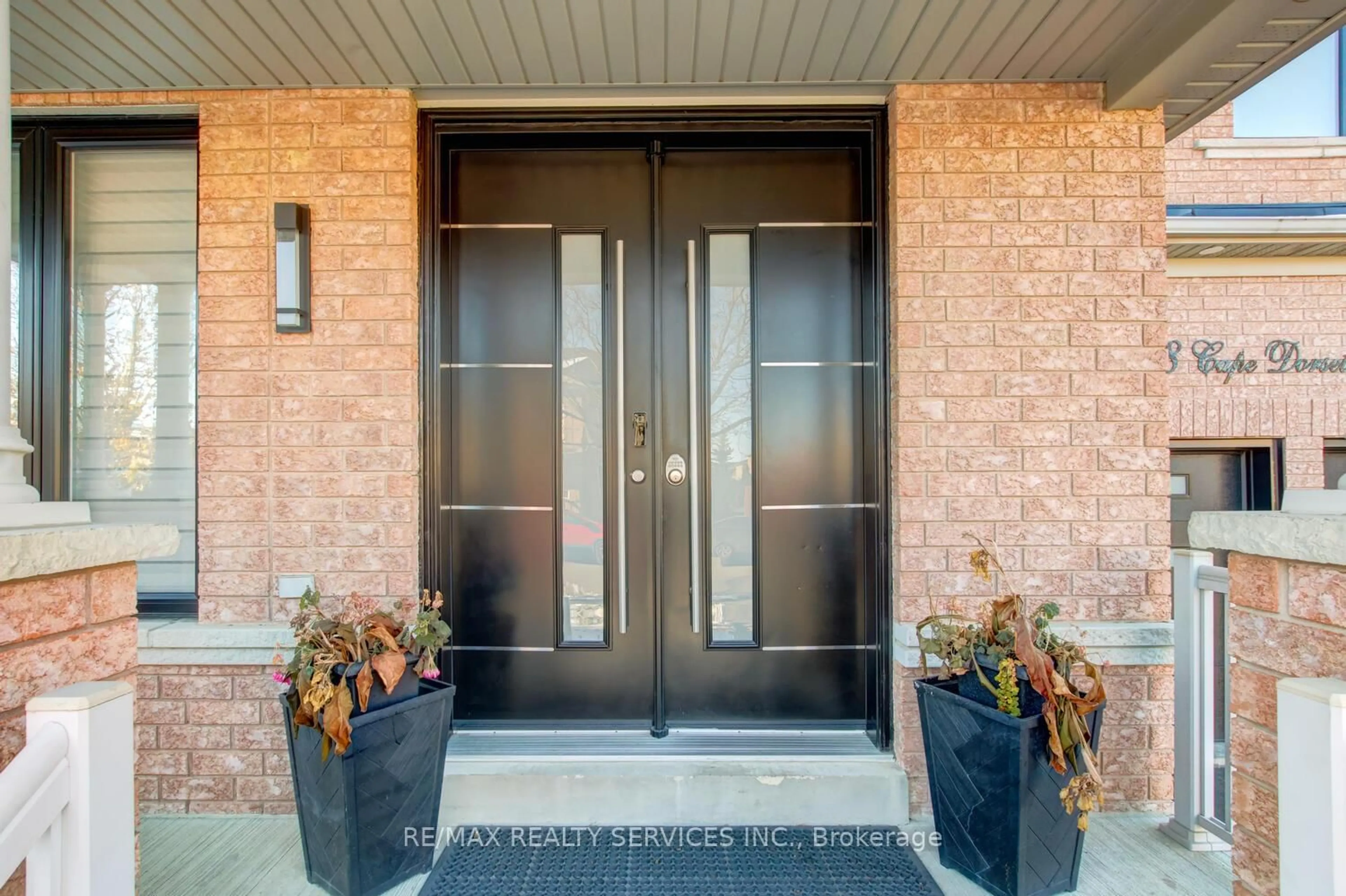 Indoor entryway for 38 Cape Dorset Cres, Brampton Ontario L6R 3L2