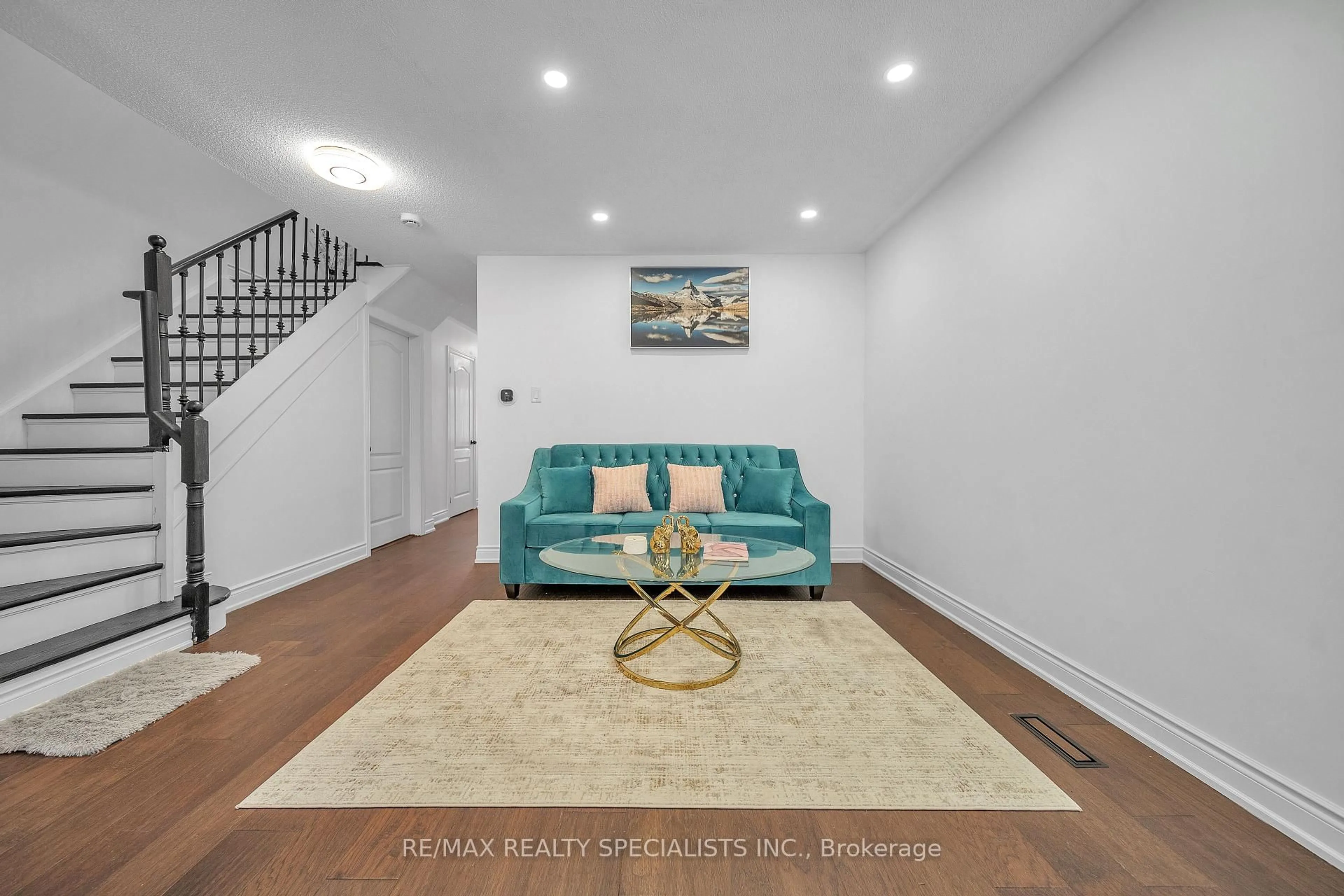 Living room with furniture, unknown for 593 Rossellini Dr, Mississauga Ontario L5W 1M5