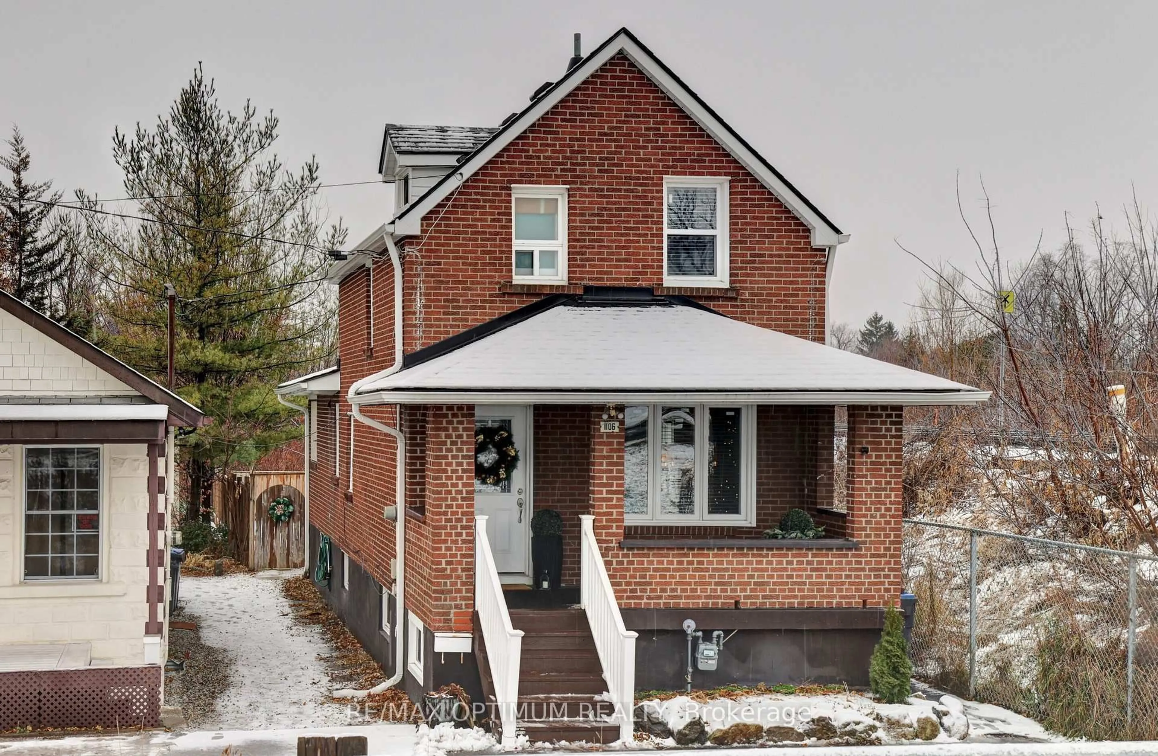 Home with brick exterior material, street for 1106 Haig Blvd, Mississauga Ontario L5E 2M5