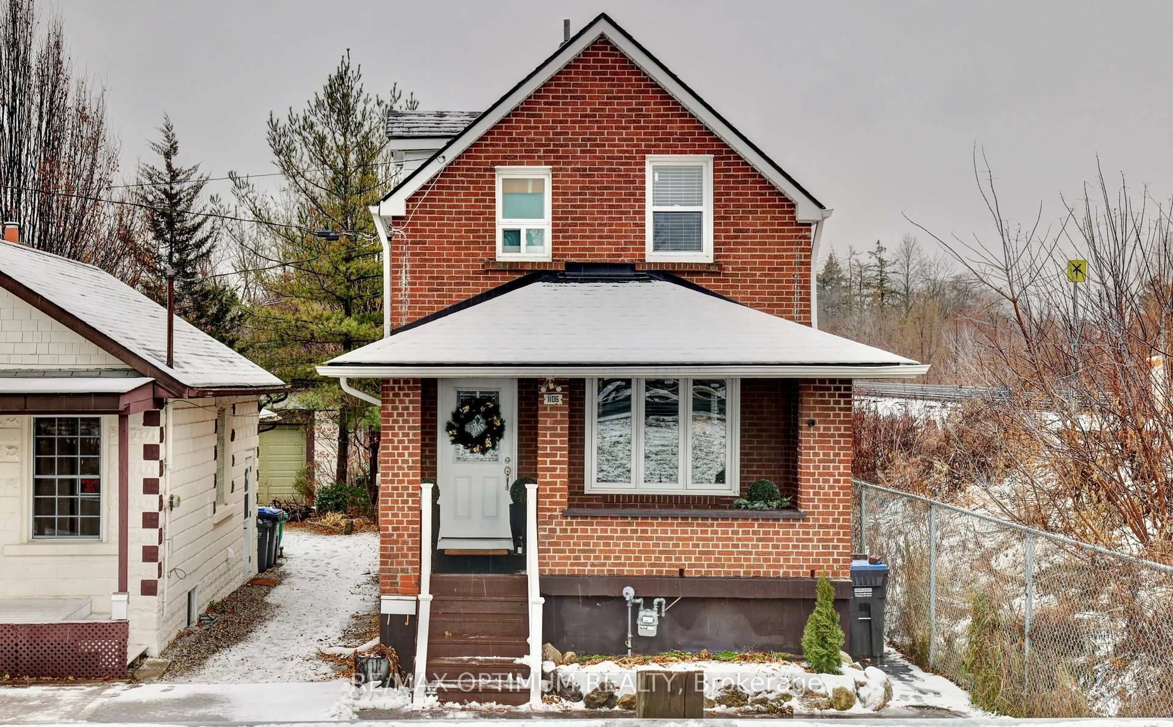 Home with brick exterior material, street for 1106 Haig Blvd, Mississauga Ontario L5E 2M5