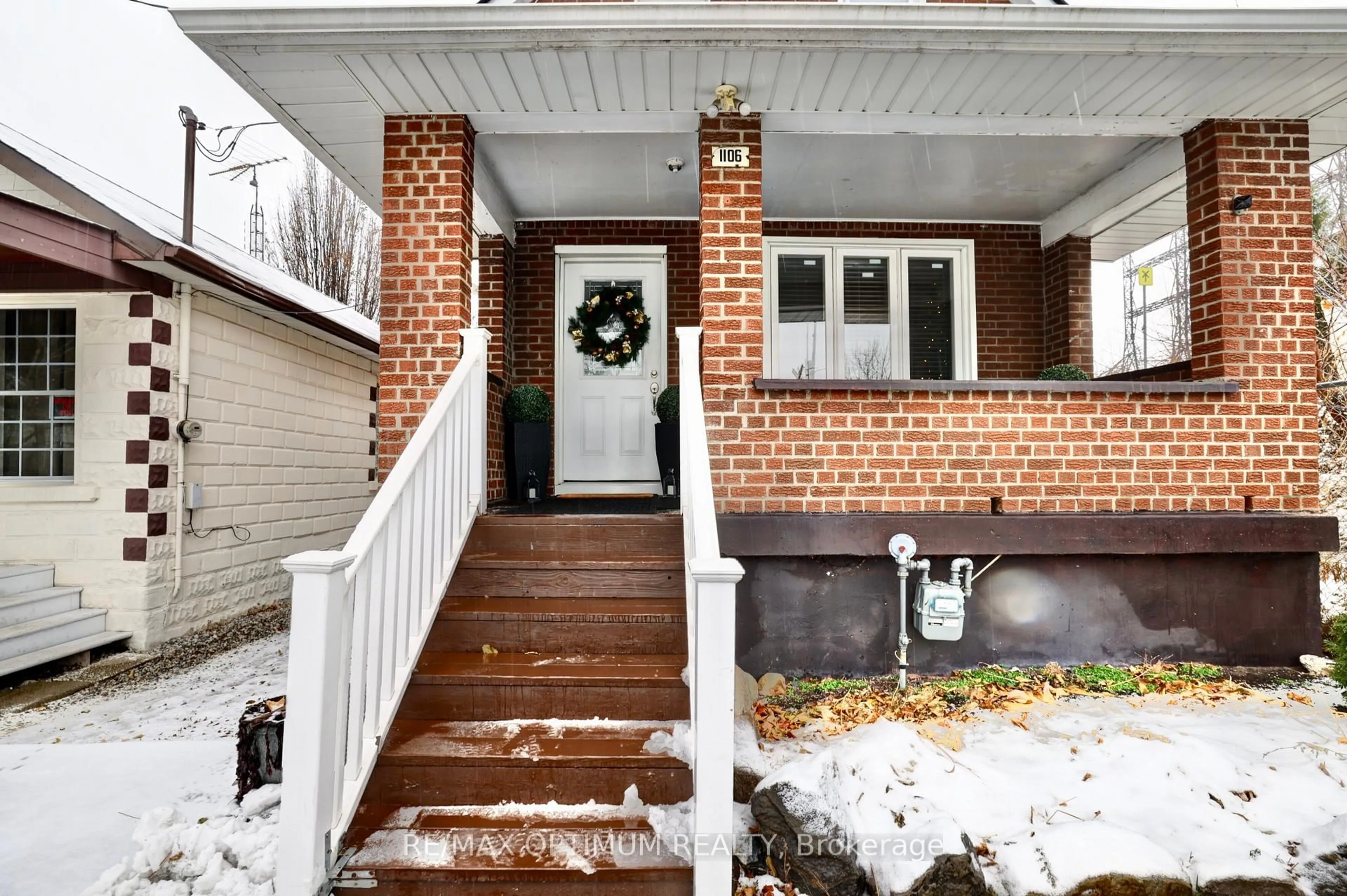 Home with brick exterior material, street for 1106 Haig Blvd, Mississauga Ontario L5E 2M5