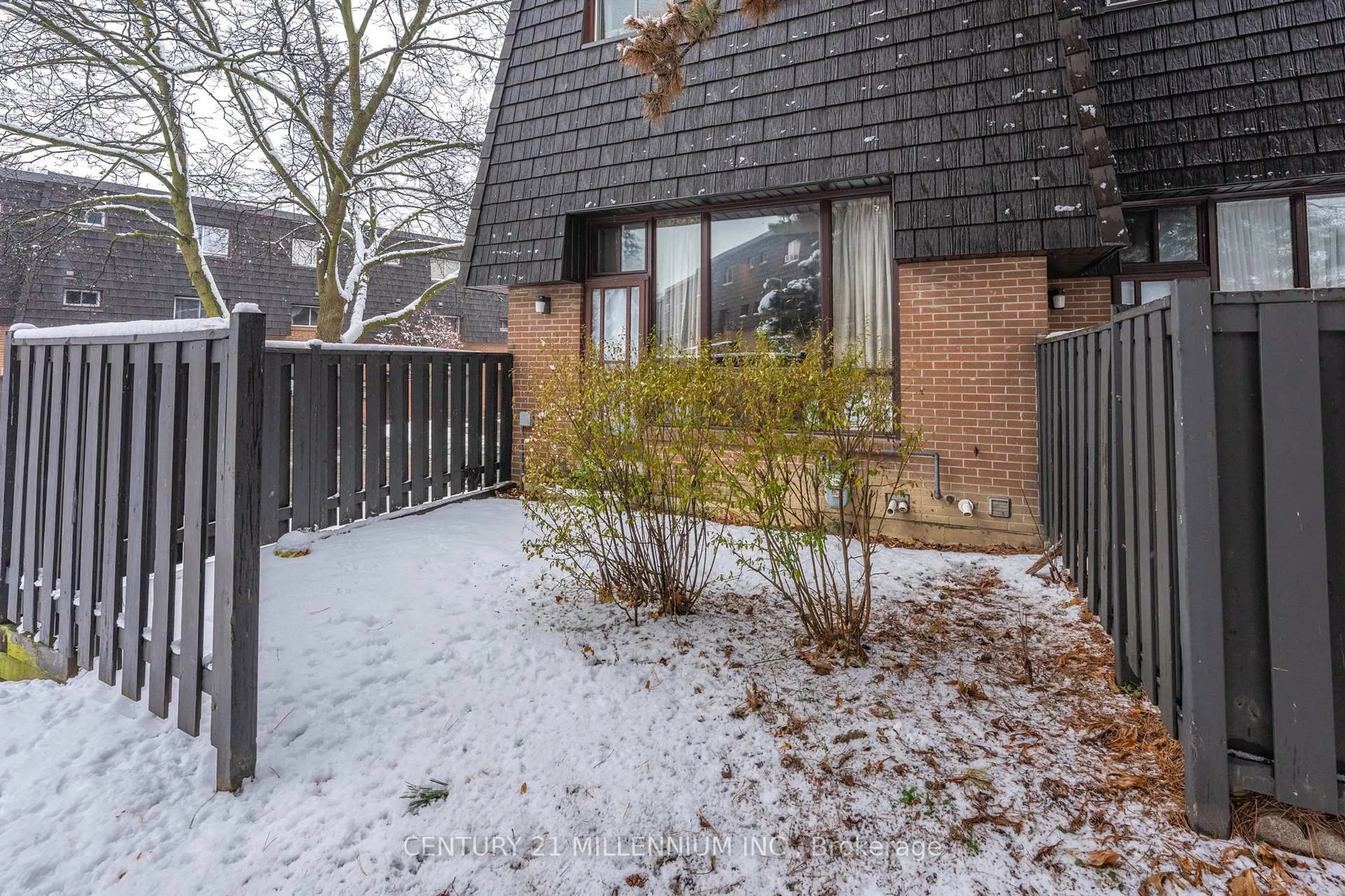 Patio, street for 79 Darras Crt #93, Brampton Ontario L6T 1W7