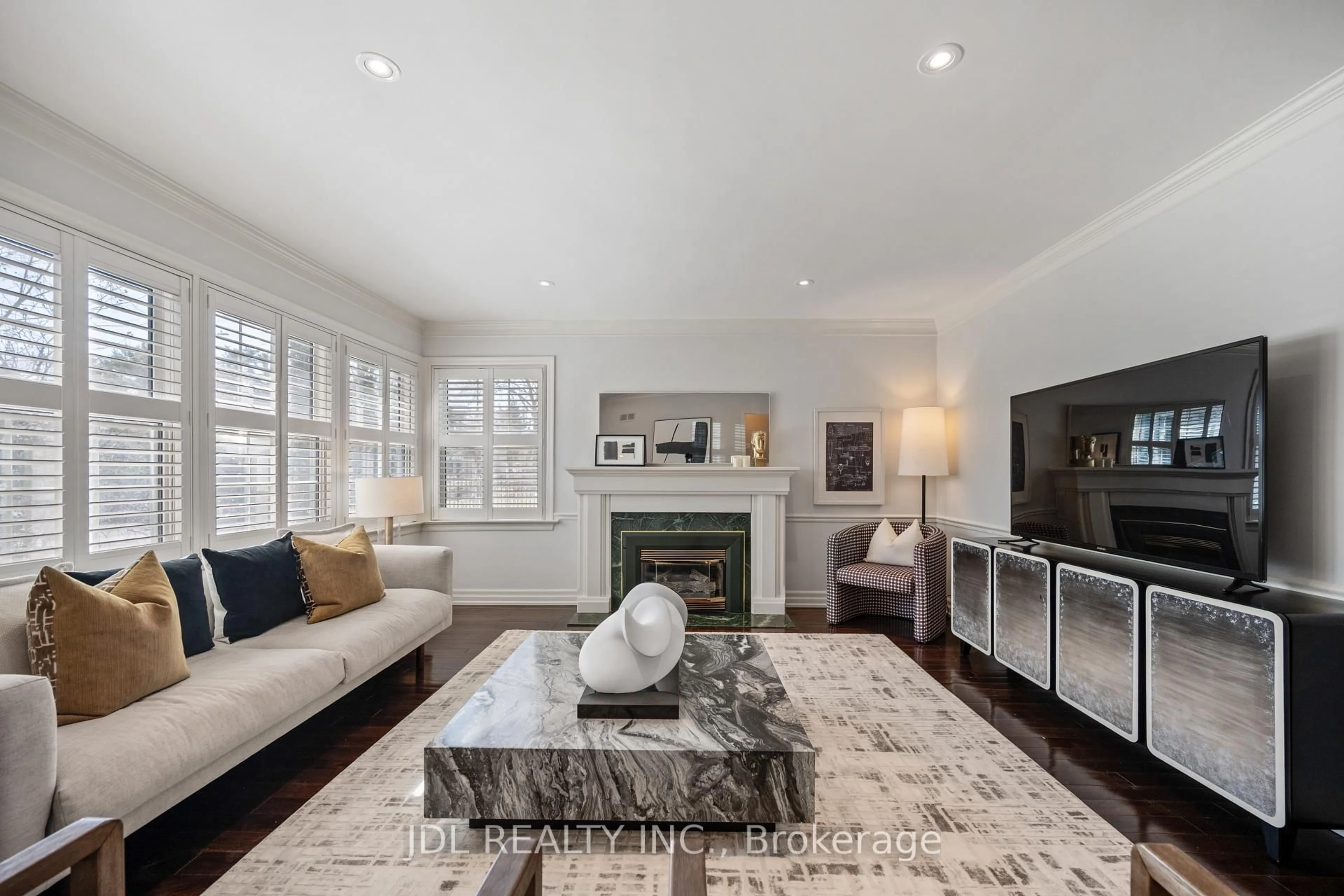 Living room with furniture, unknown for 1207 Linbrook Rd, Oakville Ontario L6J 2L5