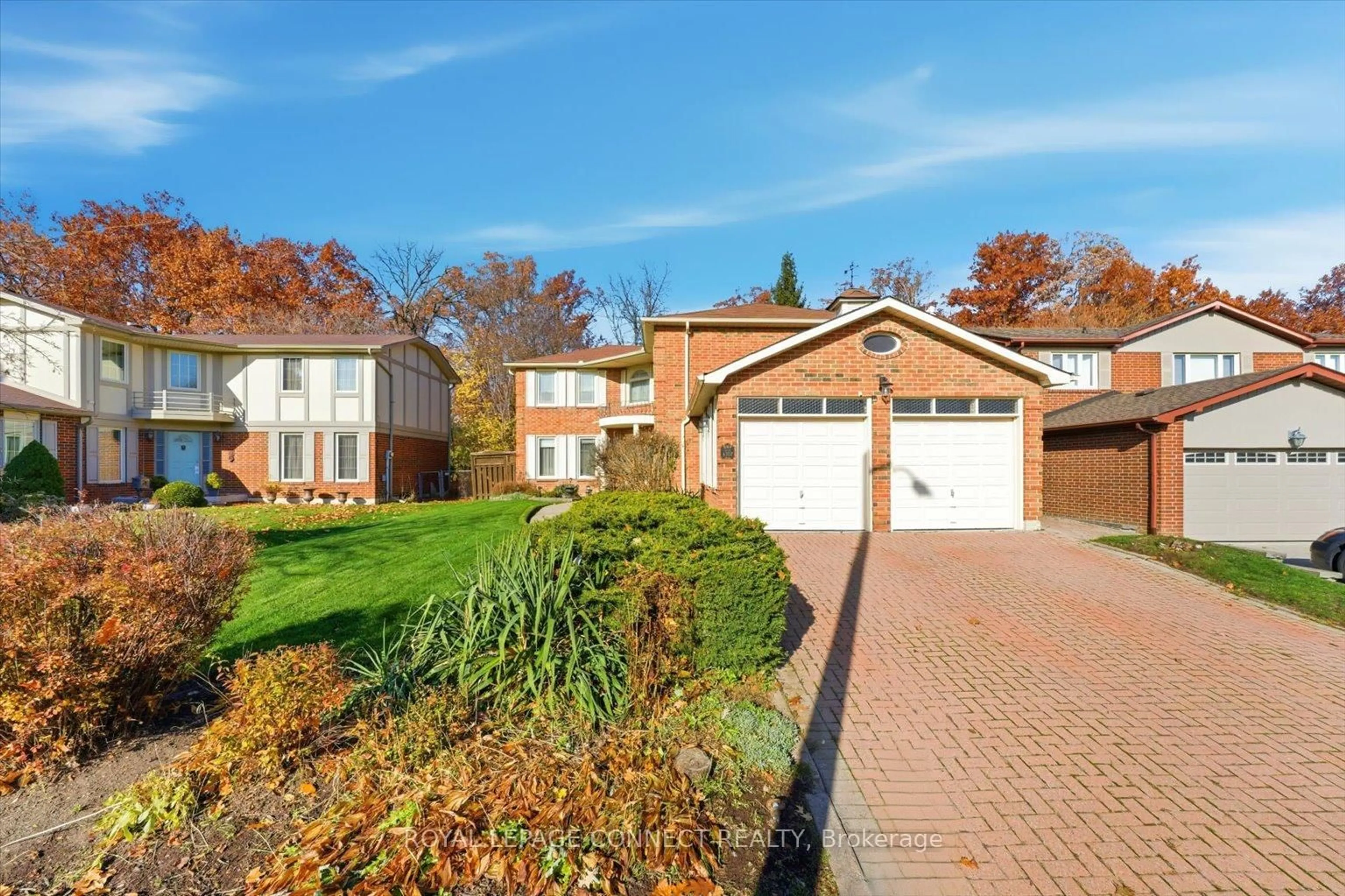 Home with brick exterior material, street for 4307 Garnetwood Chse, Mississauga Ontario L4W 2H1
