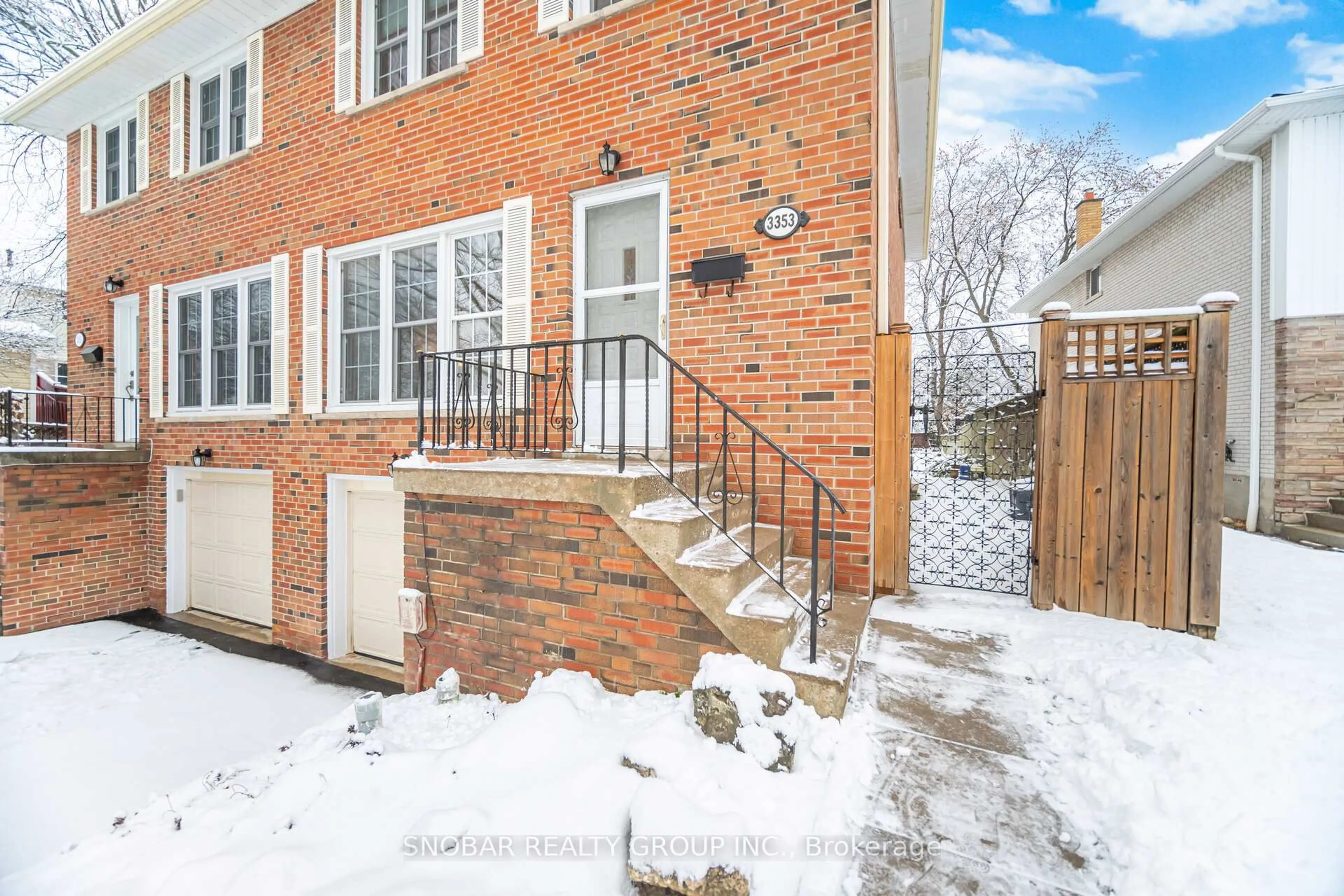 Unknown for 3353 Carillion Ave, Mississauga Ontario L5C 2A9