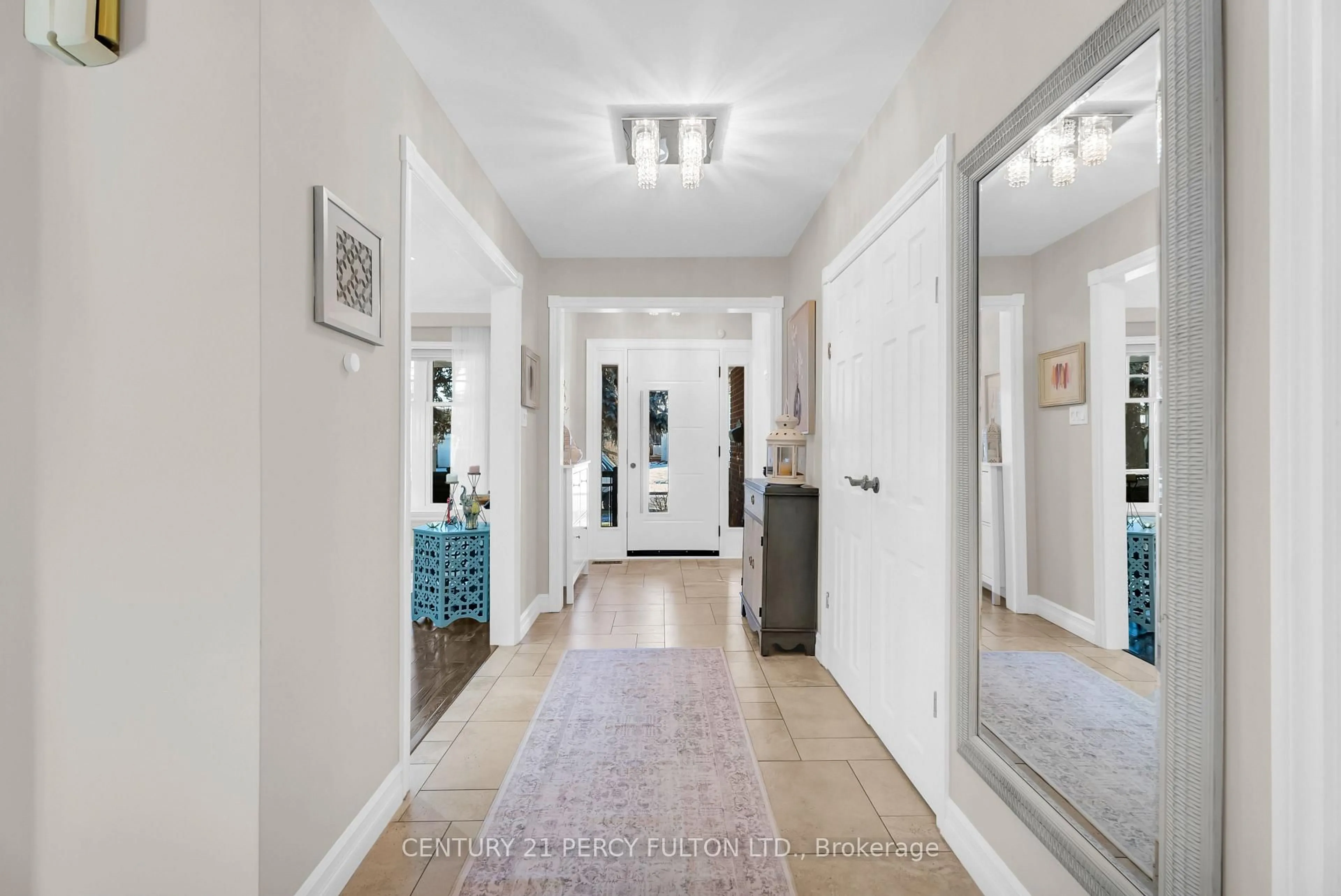 Indoor entryway for 3477 Bridgewood Dr, Mississauga Ontario L4X 2P3