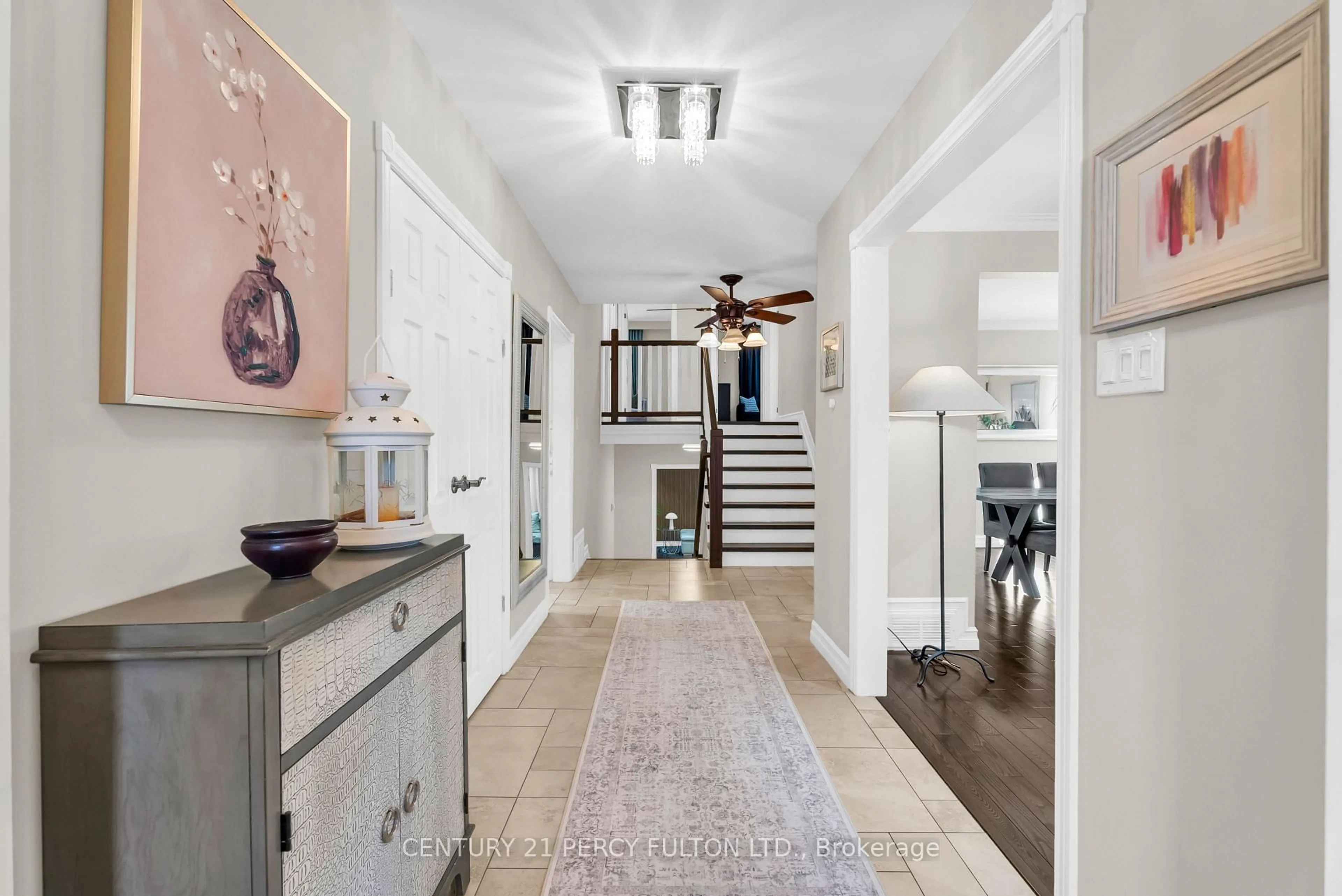 Indoor entryway for 3477 Bridgewood Dr, Mississauga Ontario L4X 2P3