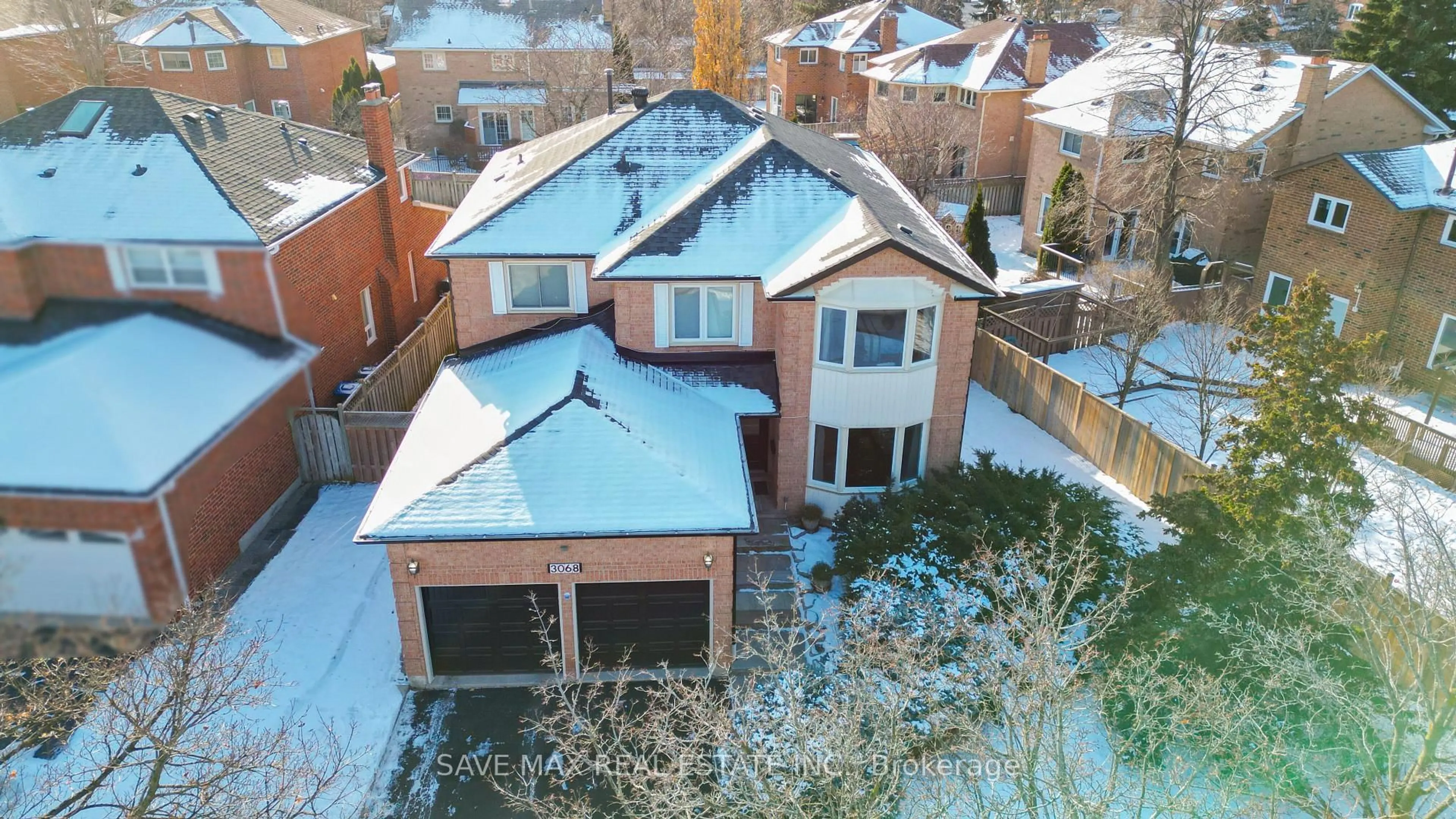 A pic from outside/outdoor area/front of a property/back of a property/a pic from drone, unknown for 3068 Prentiss Rd, Mississauga Ontario L5L 3W6