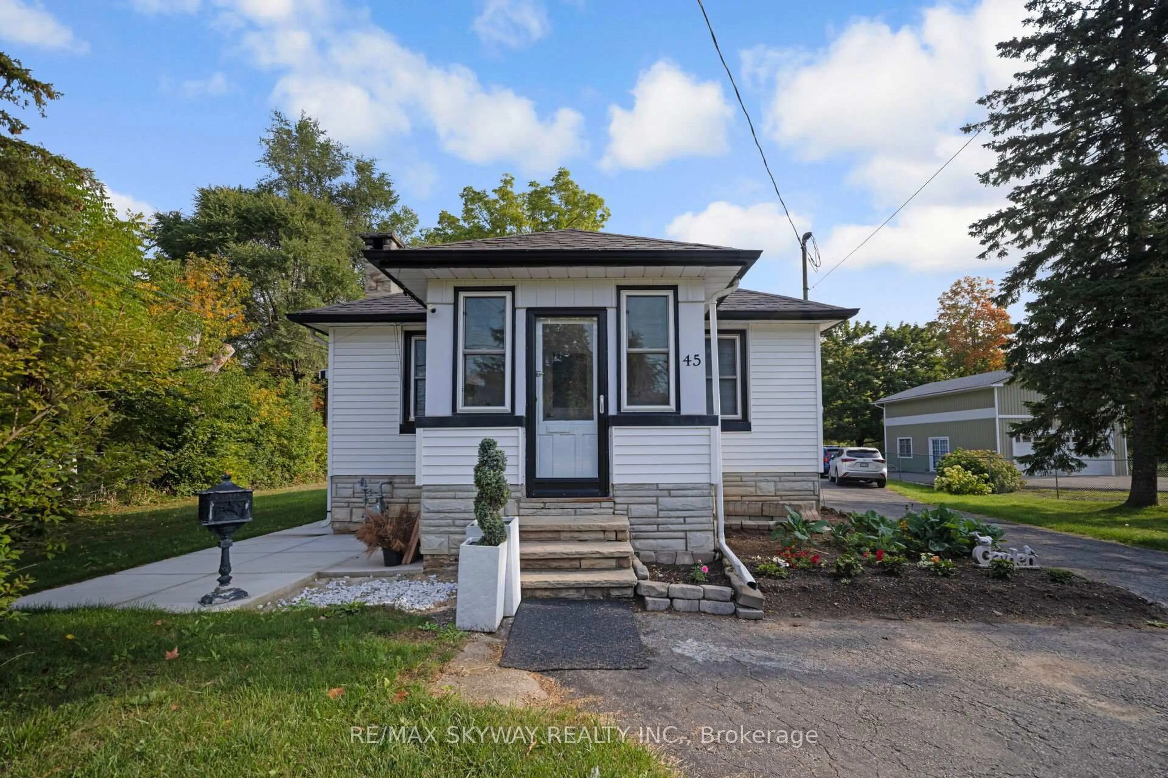 Unknown for 45 Confederation St, Halton Hills Ontario L7G 3R4