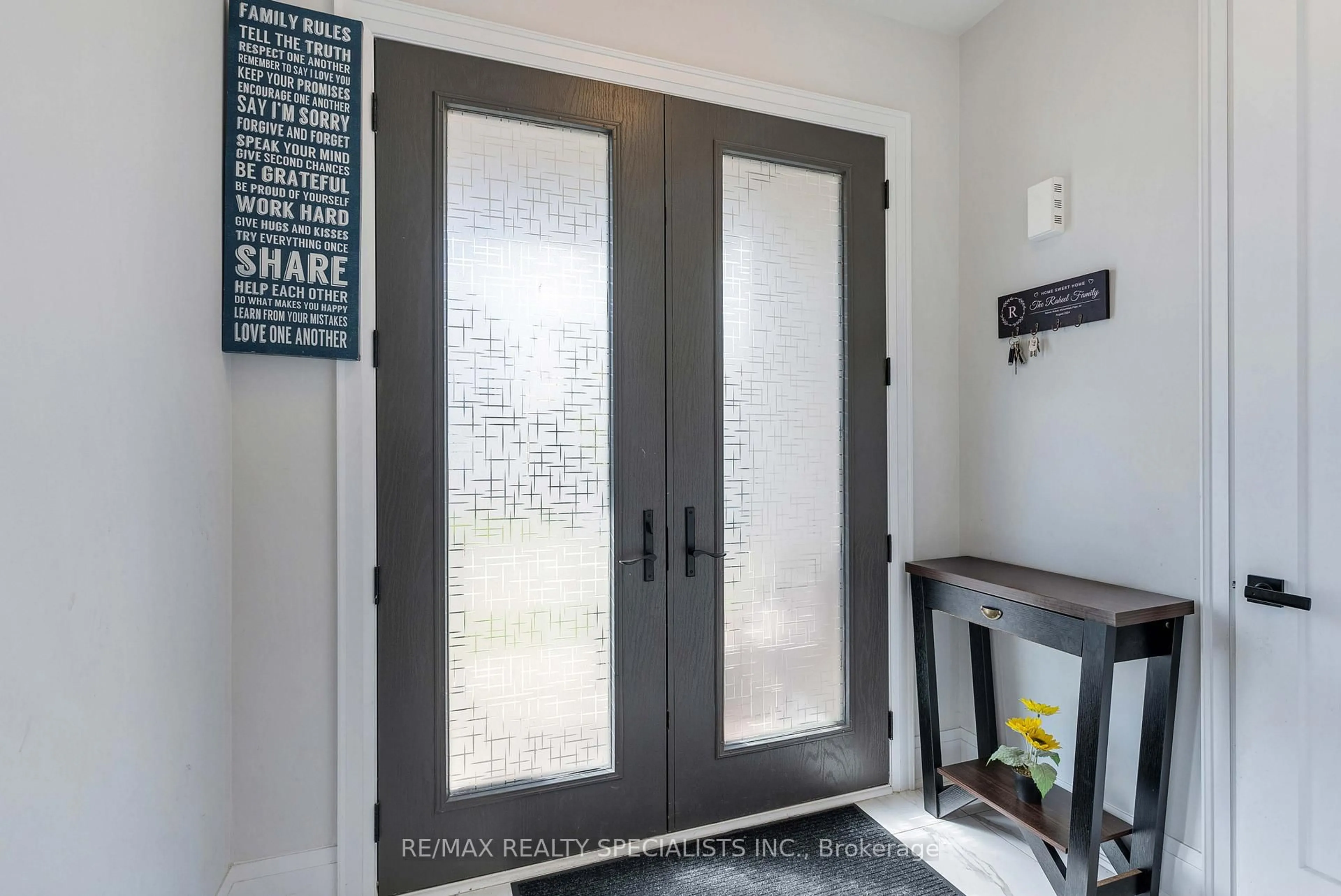 Indoor entryway for 47 Kessler Dr, Brampton Ontario L6R 4E7