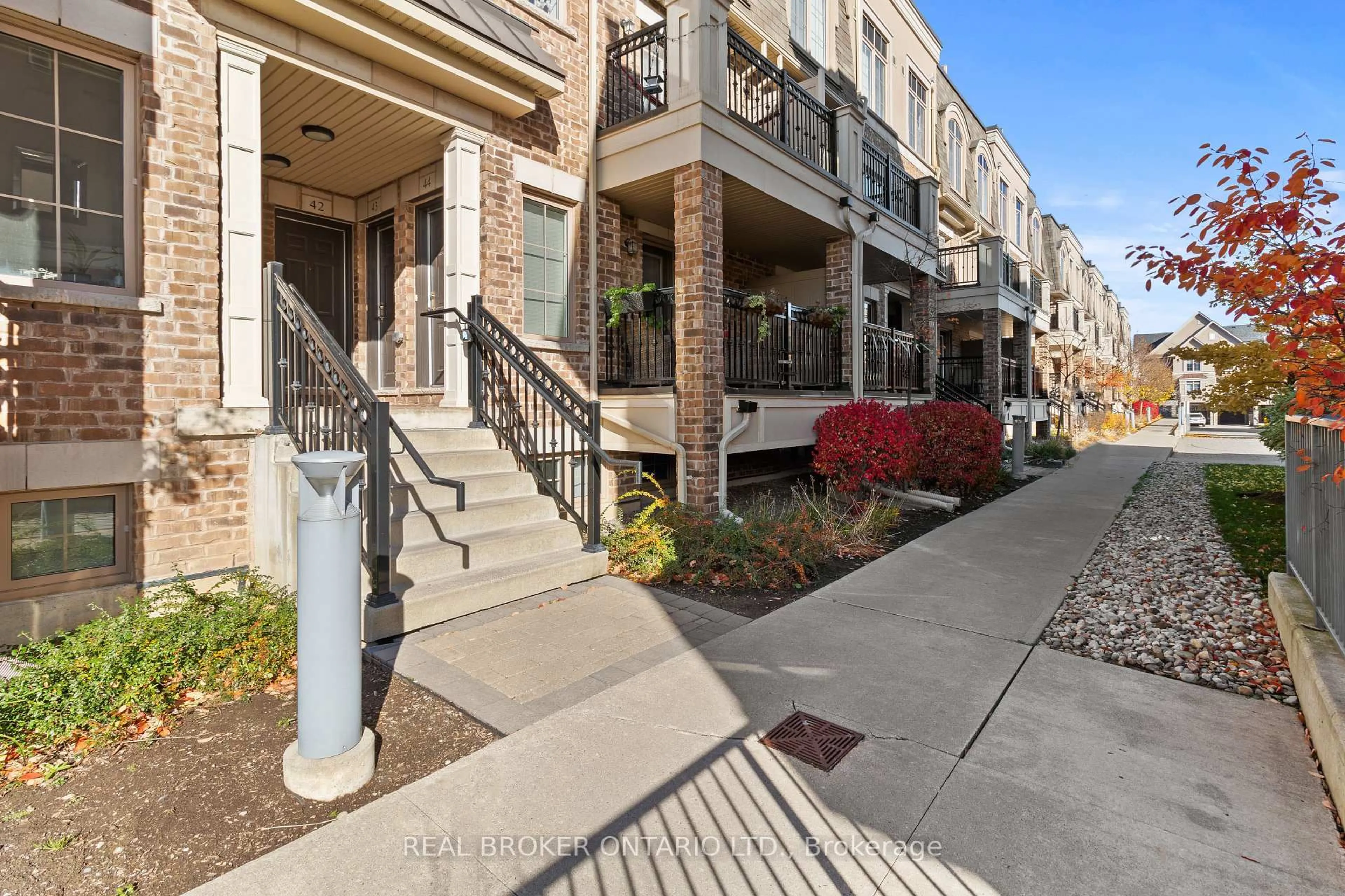 Patio, street for 2441 Greenwich Dr #42, Oakville Ontario L6M 0S3