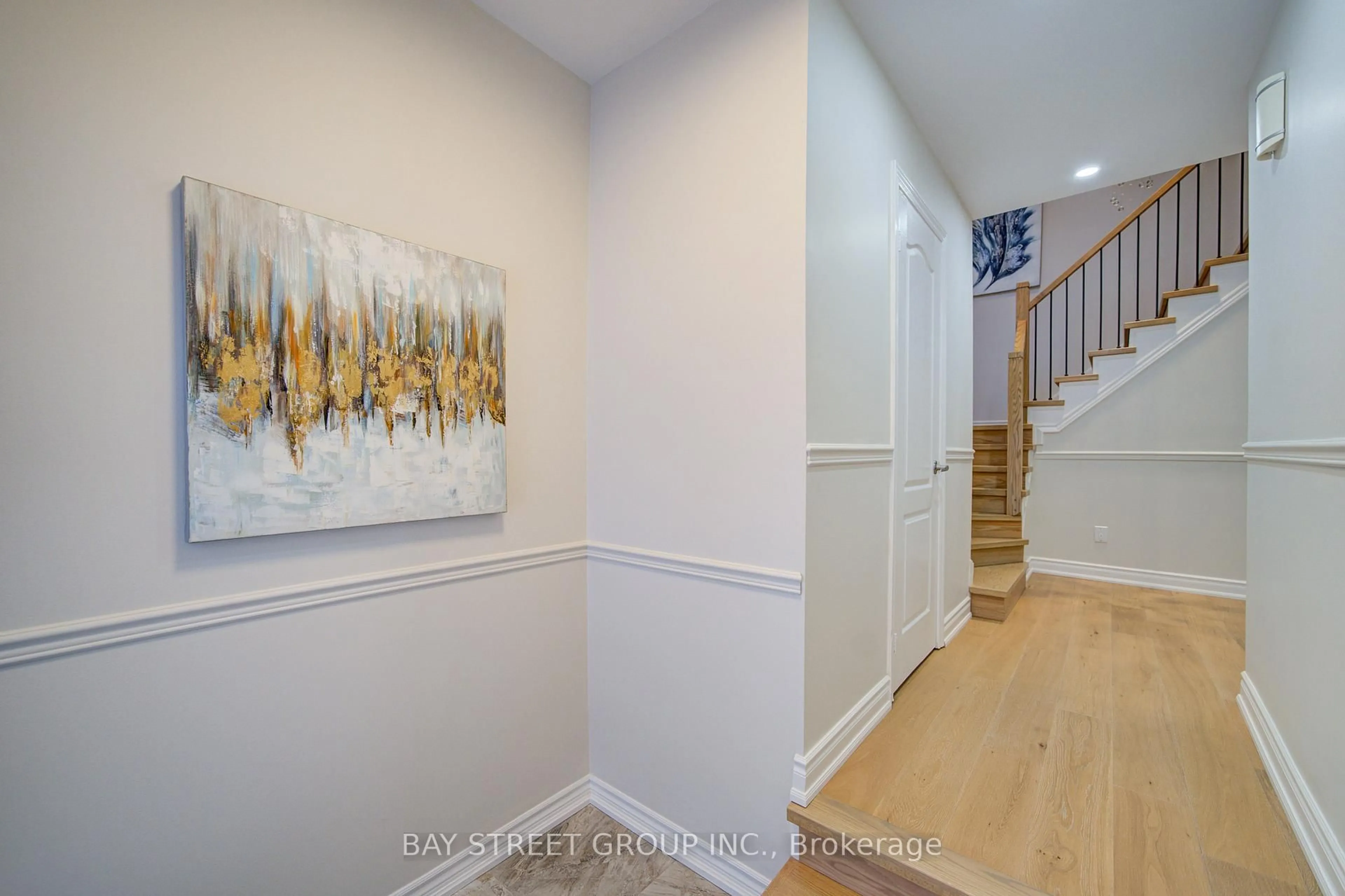 Indoor entryway for 2183 Margot St, Oakville Ontario L6H 3M5