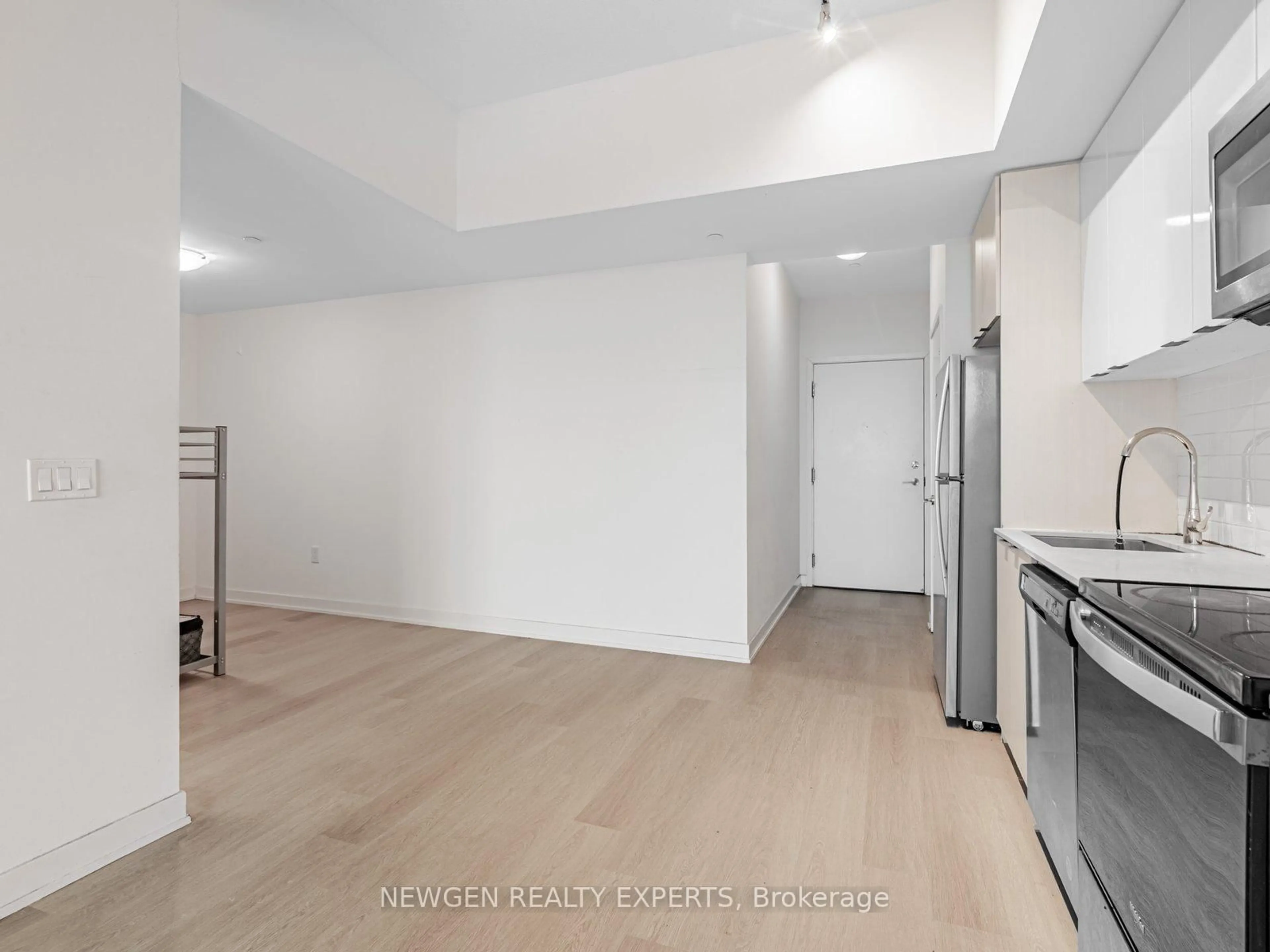 A pic of a room for 859 The Queensway #824, Toronto Ontario M8Z 1N8